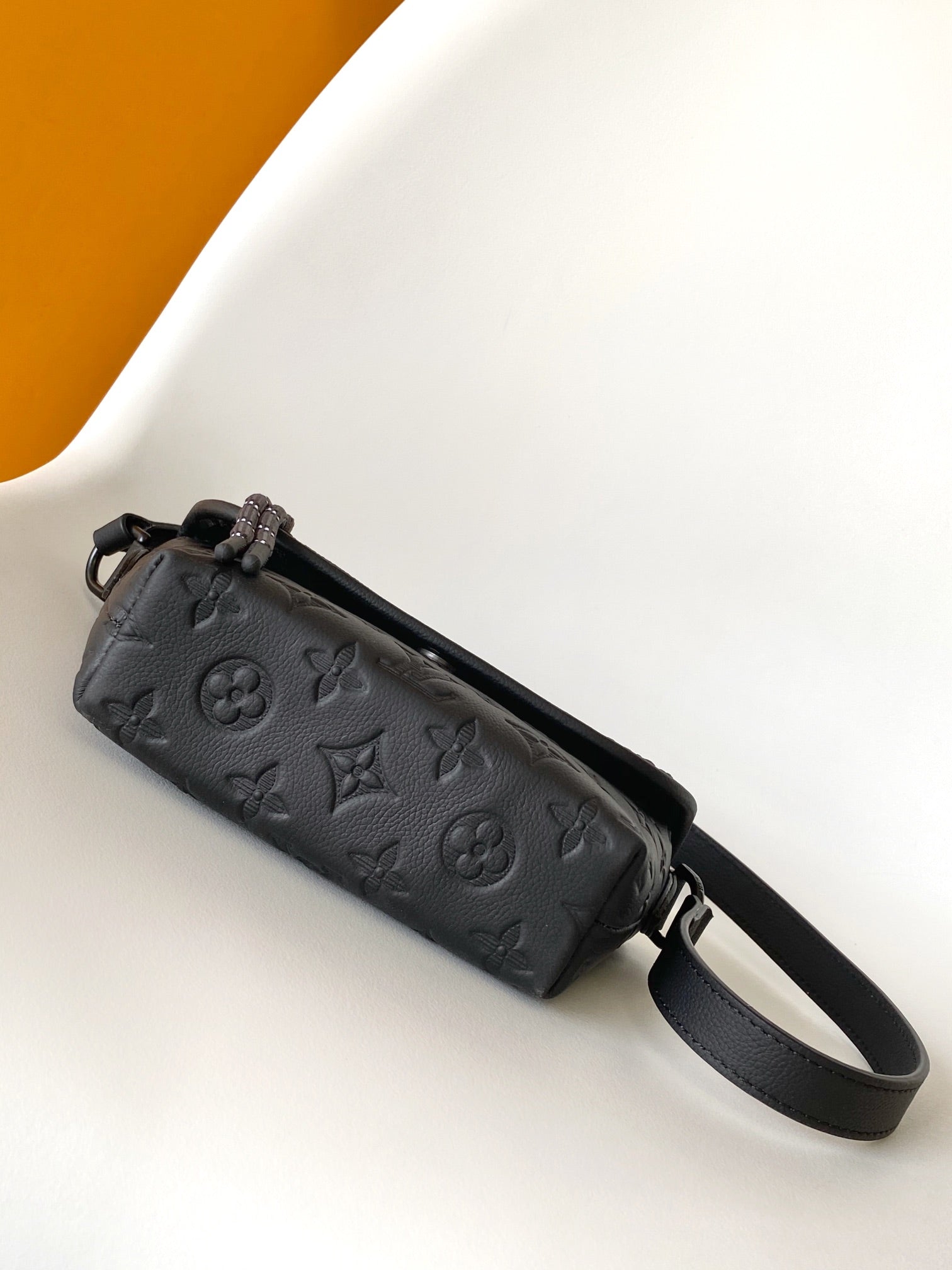 LV Pulse Wearable Wallet 22.5cm Black Monogram Shadow embossed calfskin mysite