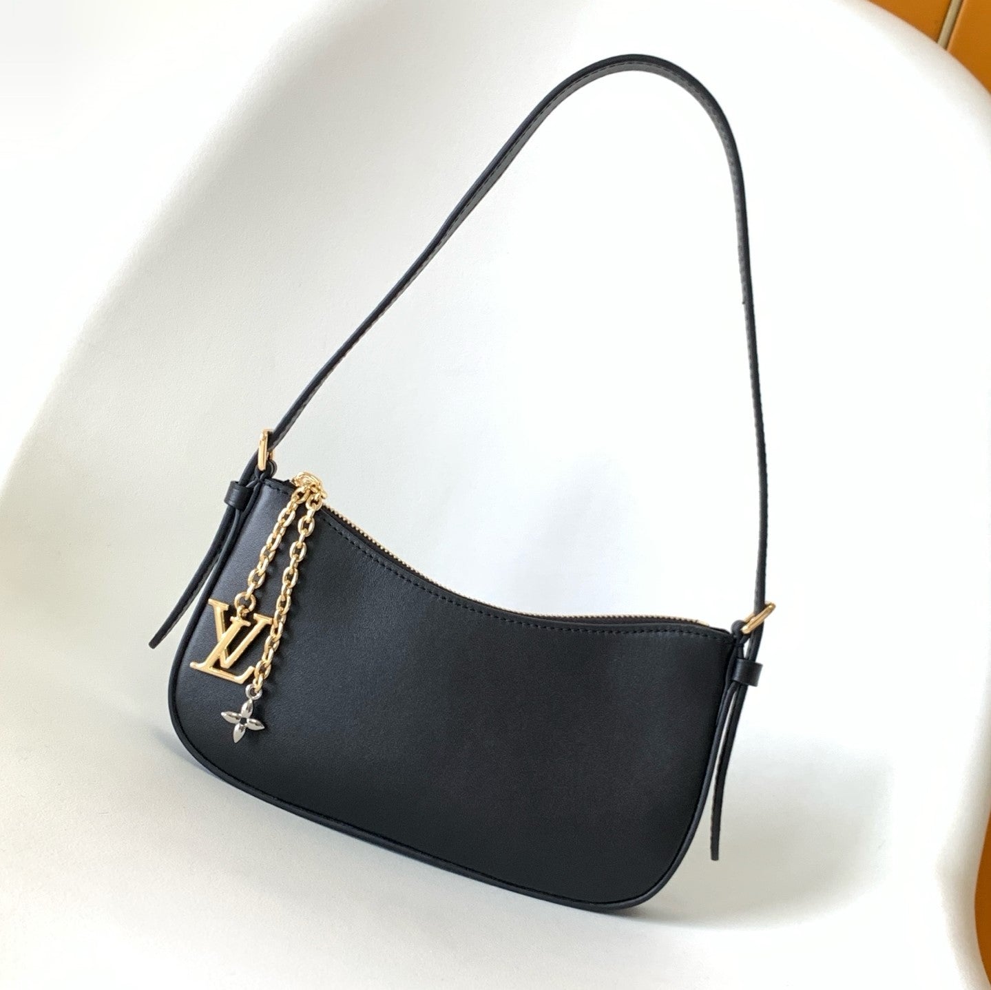 LV M25784 Pochette LV Bloom with Charm 23cm Black Calfskin GHW mysite