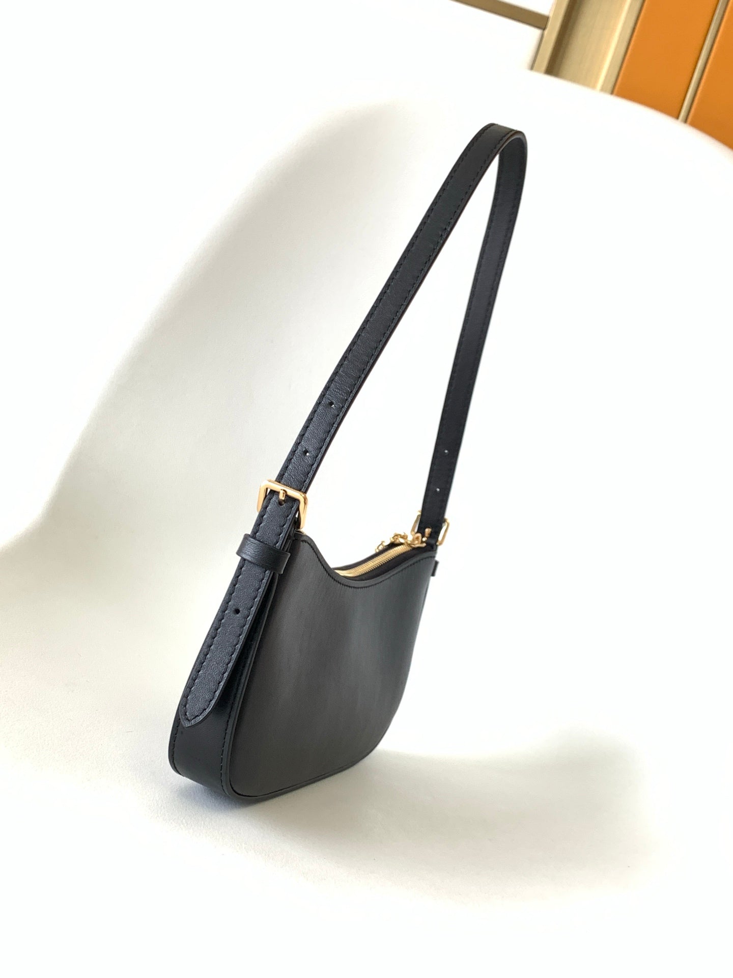 LV M25784 Pochette LV Bloom with Charm 23cm Black Calfskin GHW mysite