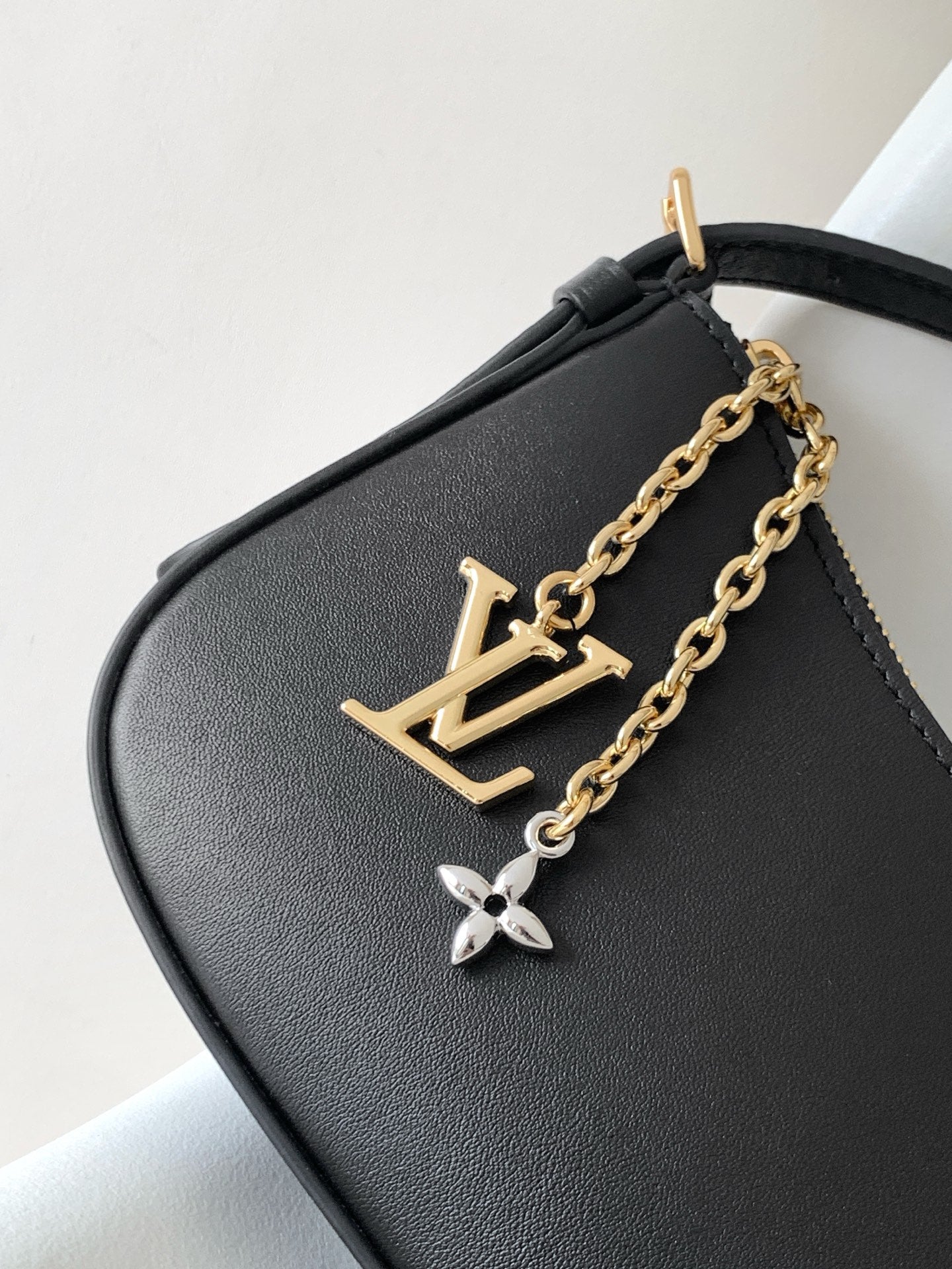 LV M25784 Pochette LV Bloom with Charm 23cm Black Calfskin GHW mysite