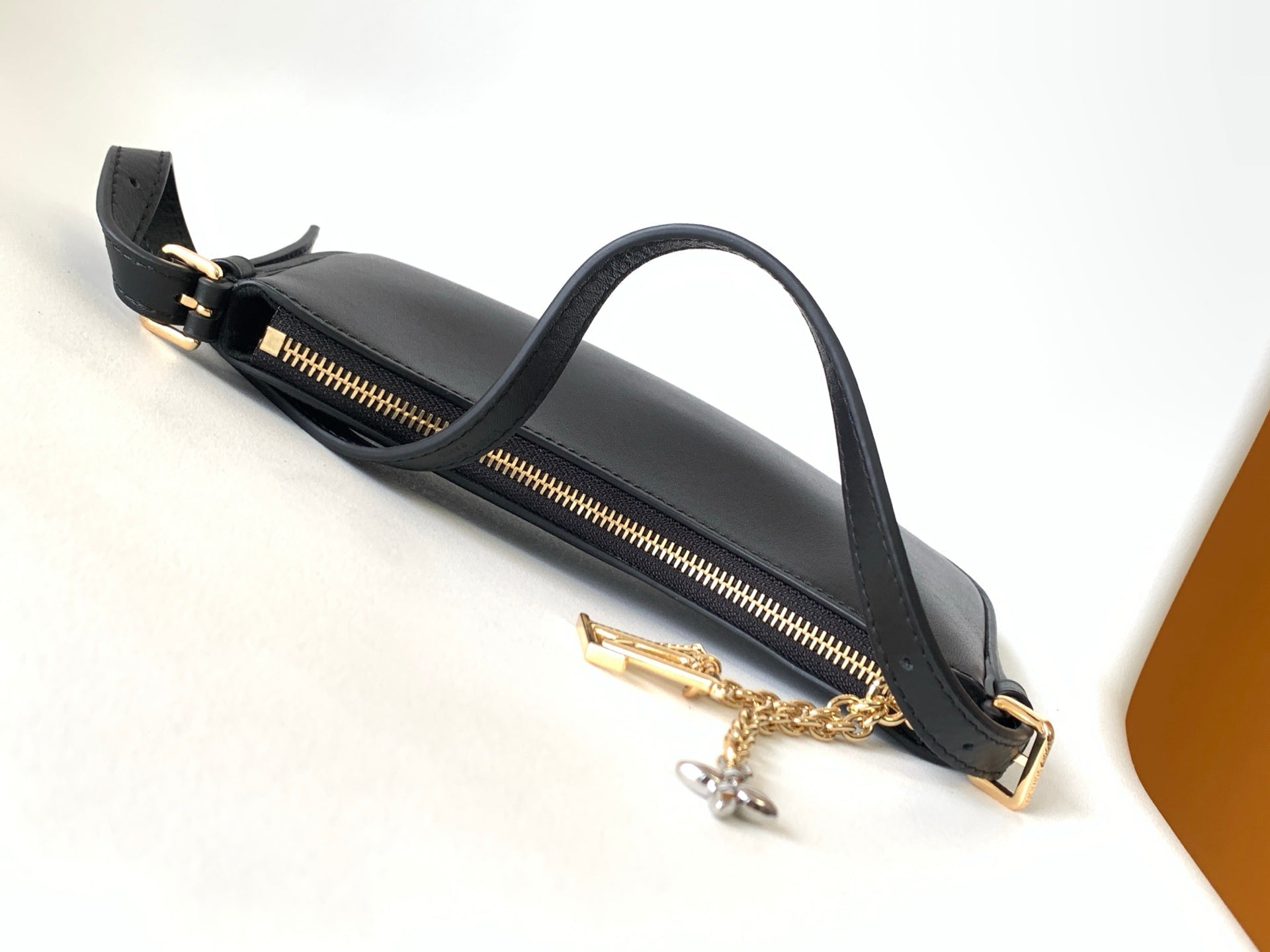 LV M25784 Pochette LV Bloom with Charm 23cm Black Calfskin GHW mysite