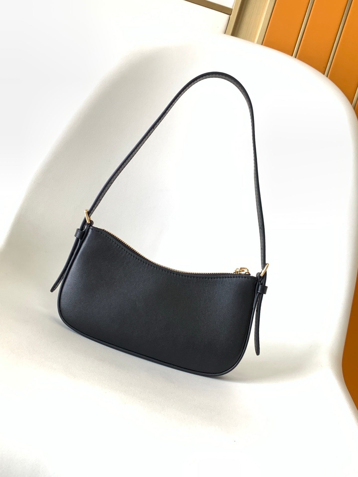 LV M25784 Pochette LV Bloom with Charm 23cm Black Calfskin GHW mysite