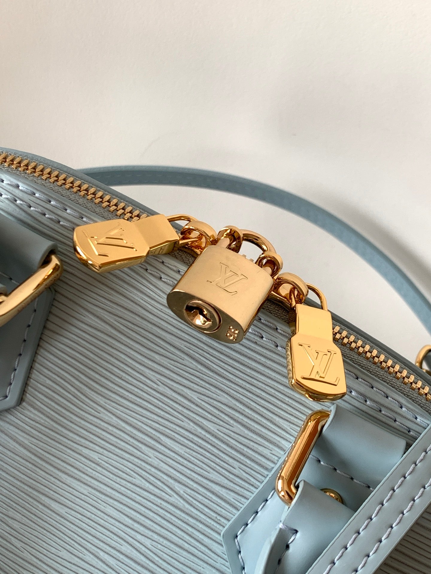 LV x TM Alma BB M13670 Handbag 23.5cm Light Blue Epi Grained Cowhide mysite