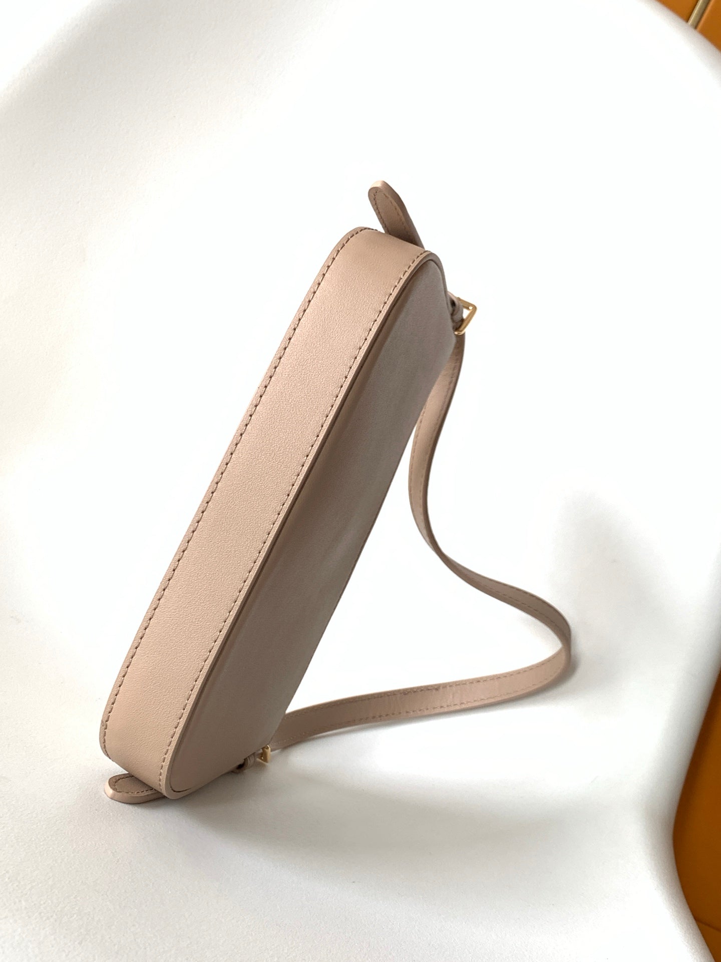 LV M25784 Pochette LV Bloom with Charm 23cm Beige Calfskin GHW mysite