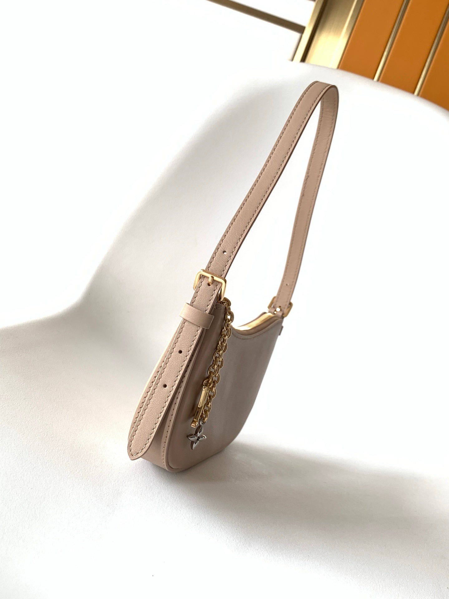 LV M25784 Pochette LV Bloom with Charm 23cm Beige Calfskin GHW mysite