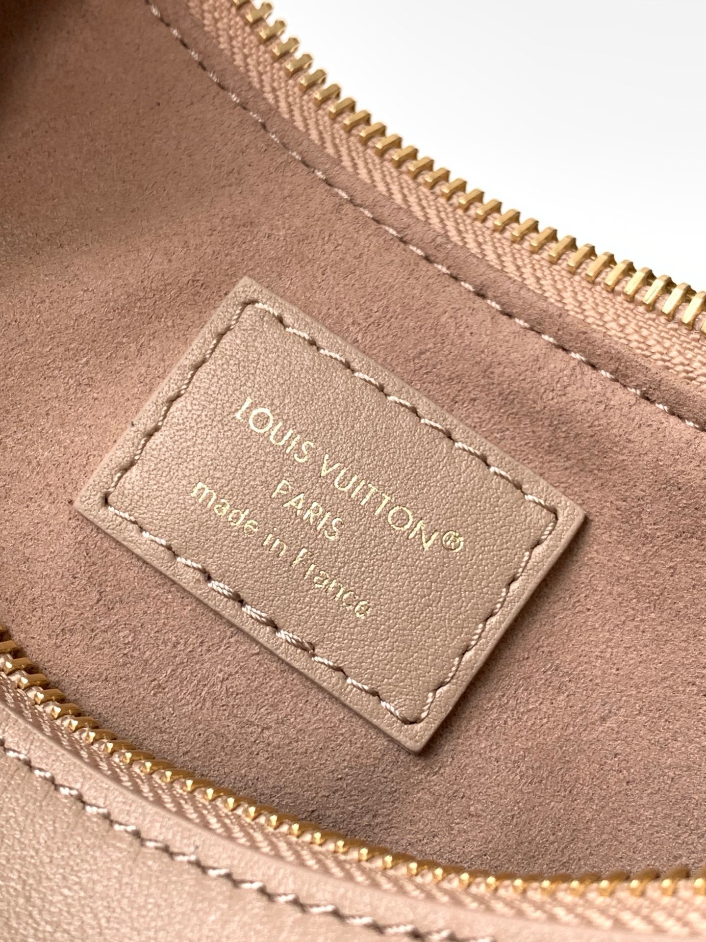 LV M25784 Pochette LV Bloom with Charm 23cm Beige Calfskin GHW mysite