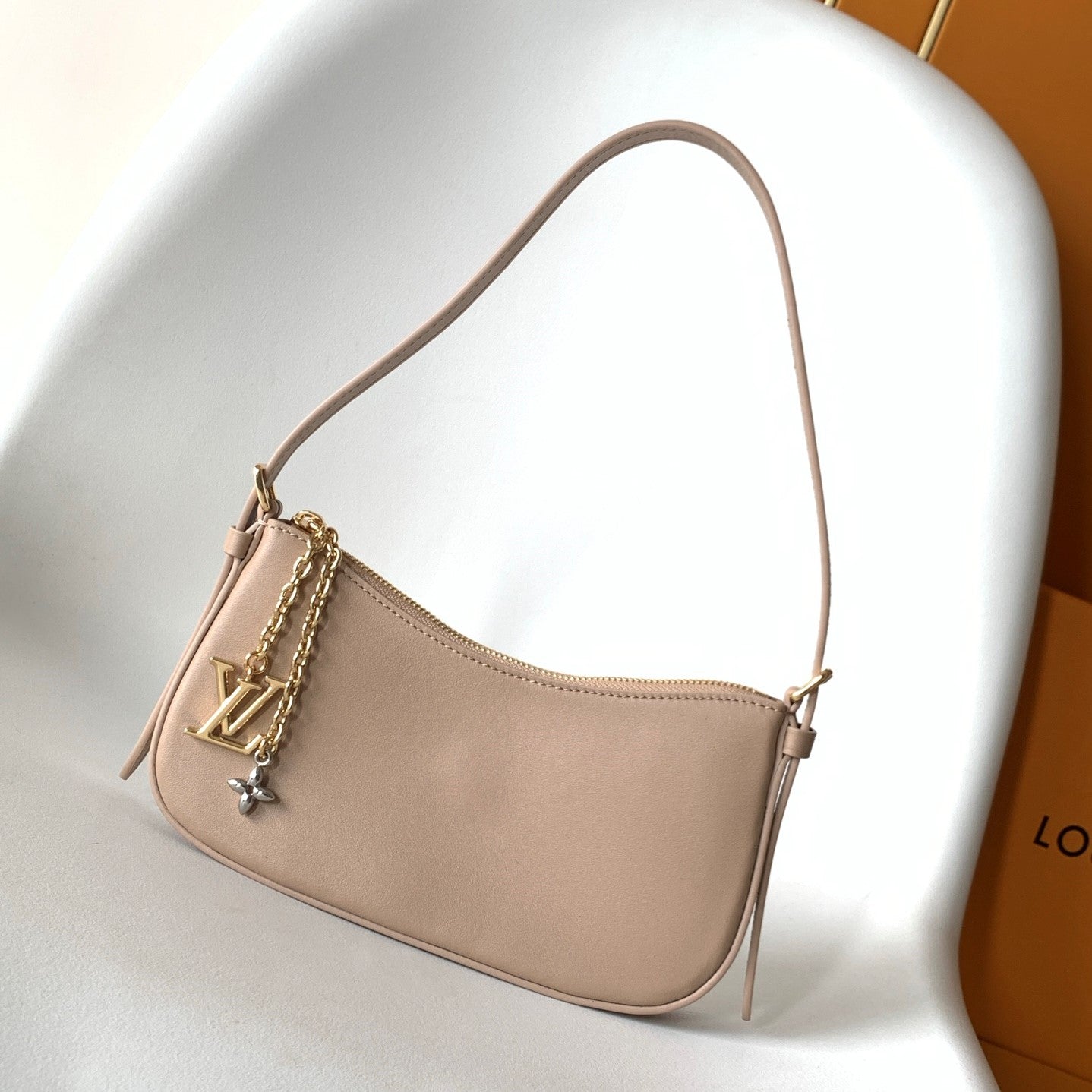 LV M25784 Pochette LV Bloom with Charm 23cm Beige Calfskin GHW mysite