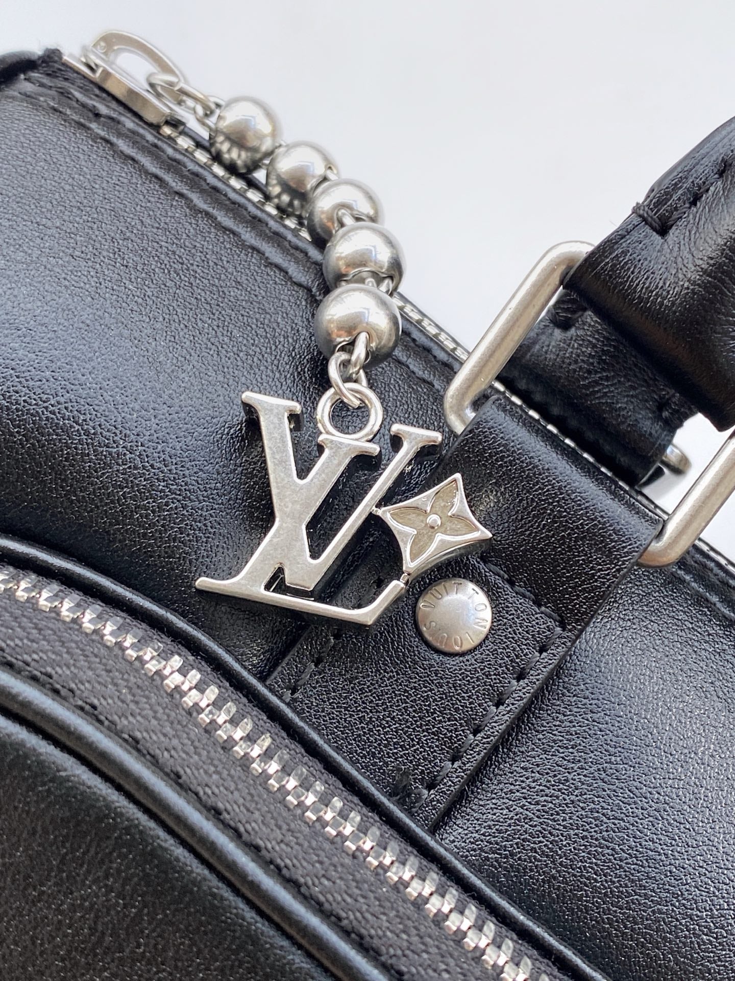 LV M13988 Keepall Bandoulière Cargo 25 Black Caflskin Sliver HW mysite