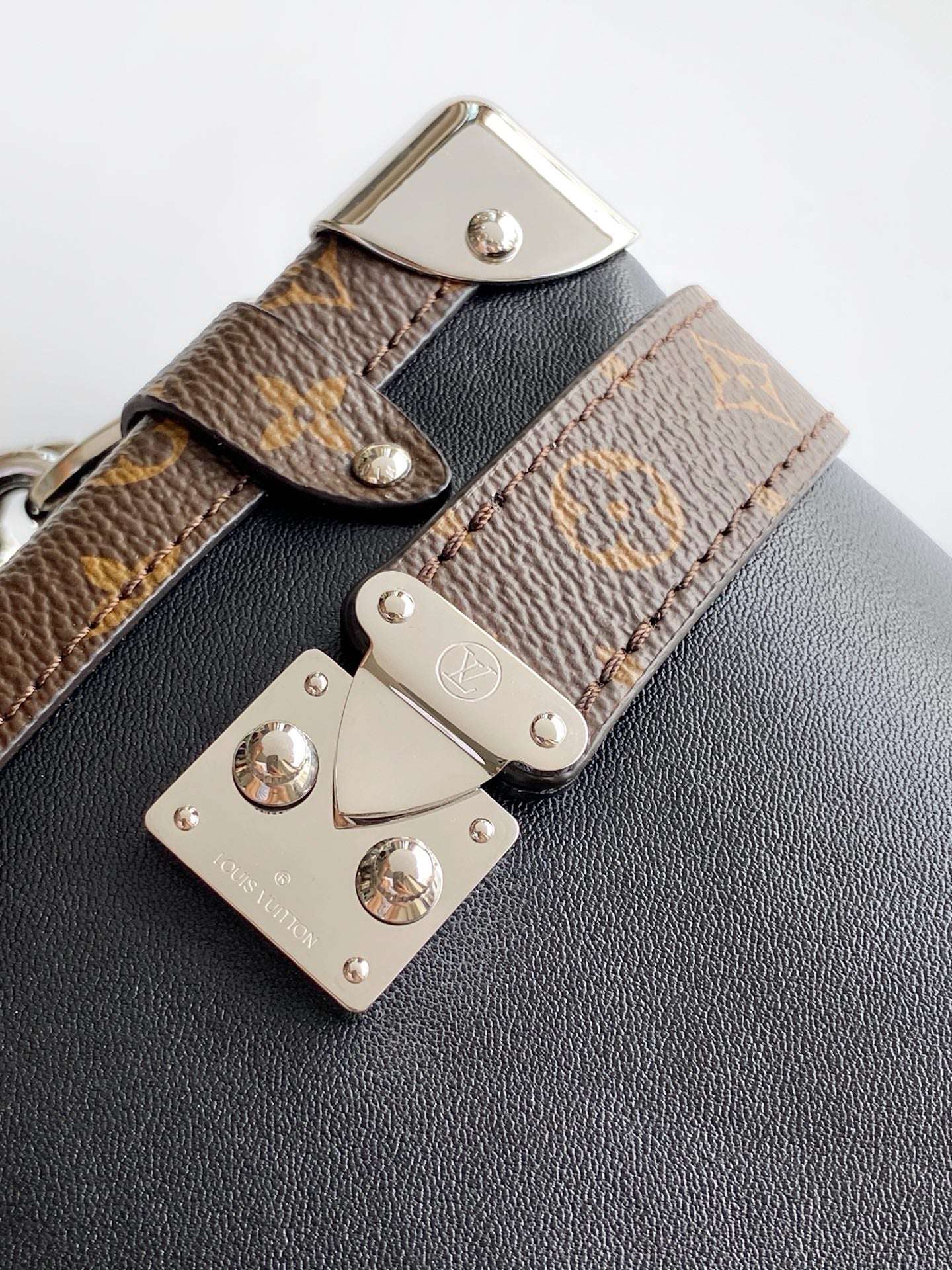 LV M25160 Side Trunk MM Bag 23.5 Black Caviar Calfskin& Cowhide HW mysite