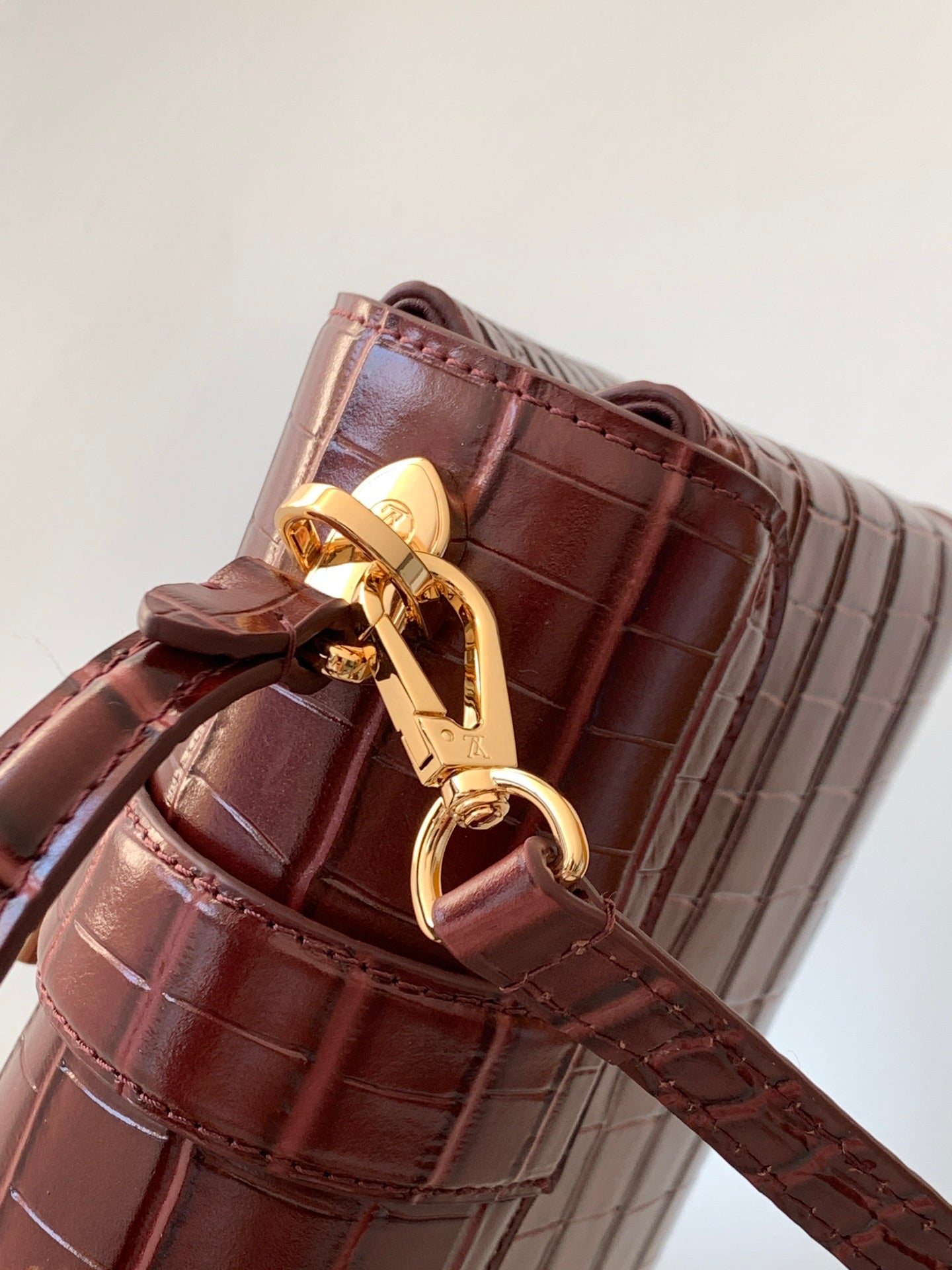 LV 25s Rose Des Vents Handbag 19cm Burgundy Crocodile GHW mysite