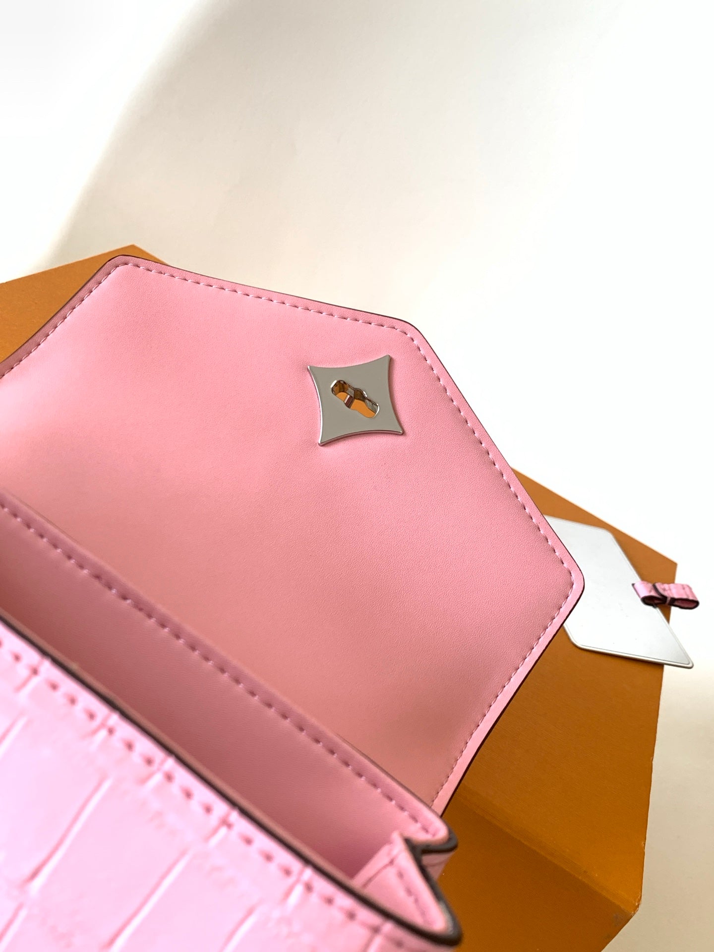 LV 25s Rose Des Vents Handbag 19cm Pink Crocodile Metal HW mysite