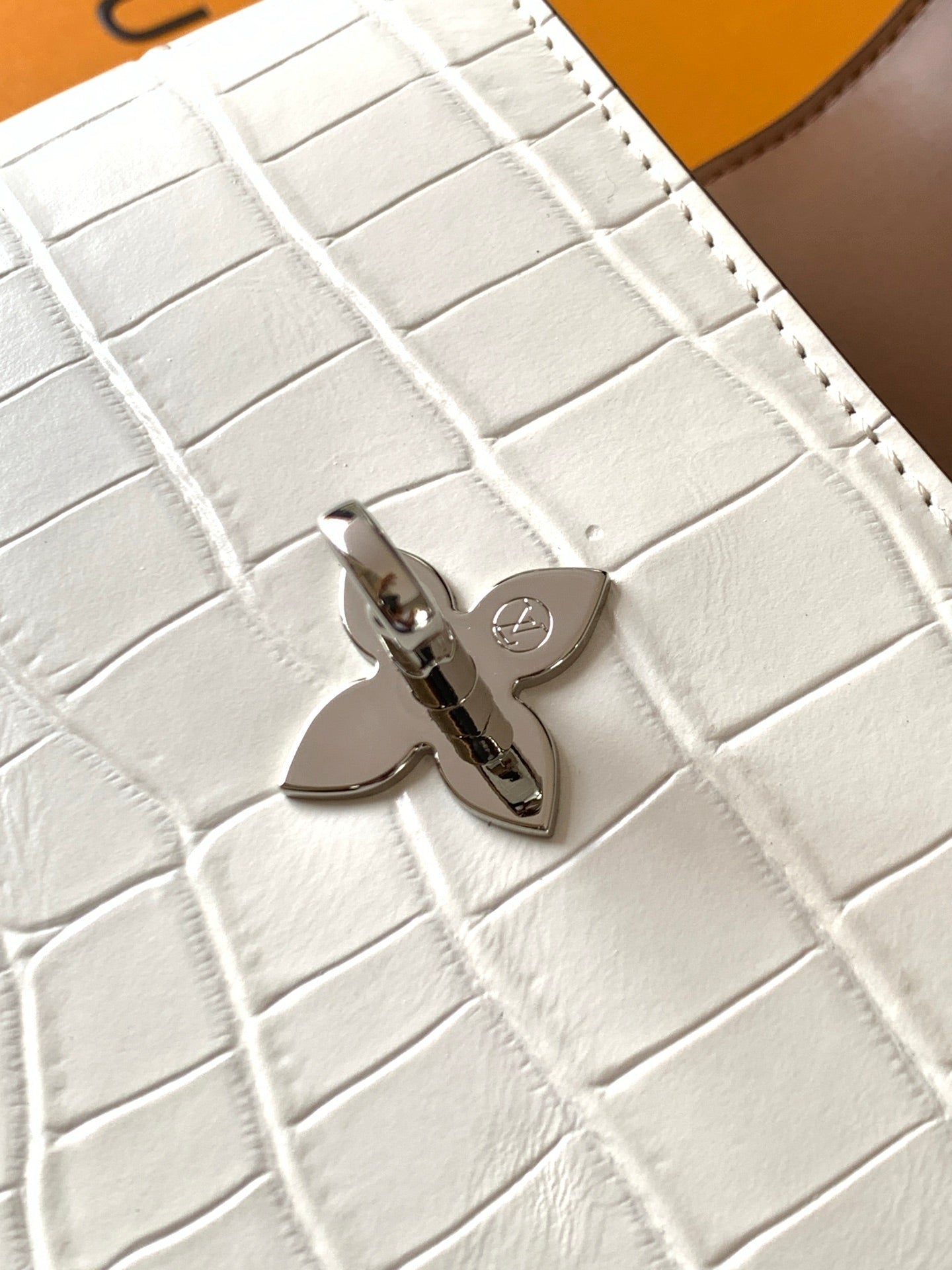 LV 25s Rose Des Vents Handbag 19cm White Crocodile Himalaya Metal HW mysite