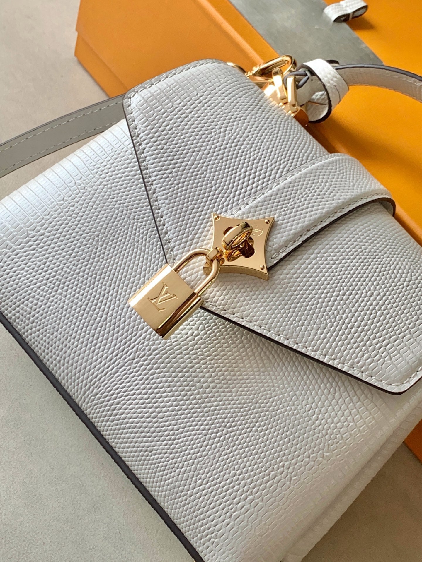 LV 25s Rose Des Vents Handbag 19cm White Lizard GHW mysite