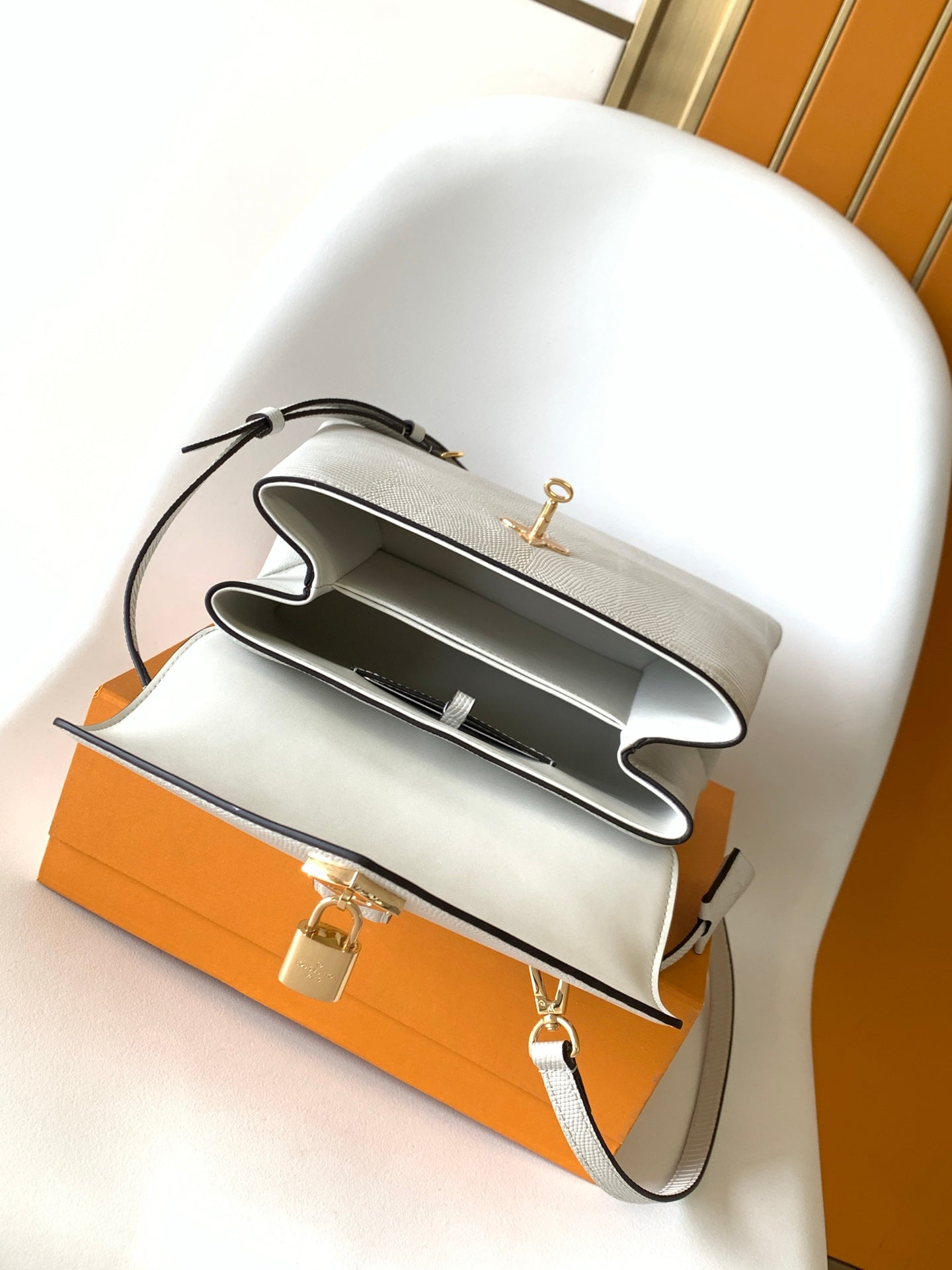 LV 25s Rose Des Vents Handbag 27cm White Lizard GHW mysite