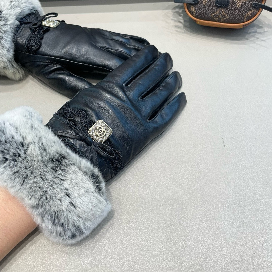 TOUCHSCREEN GLOVES IN BLACK LAMBSKIN AND MINK FUR 460071 mysite