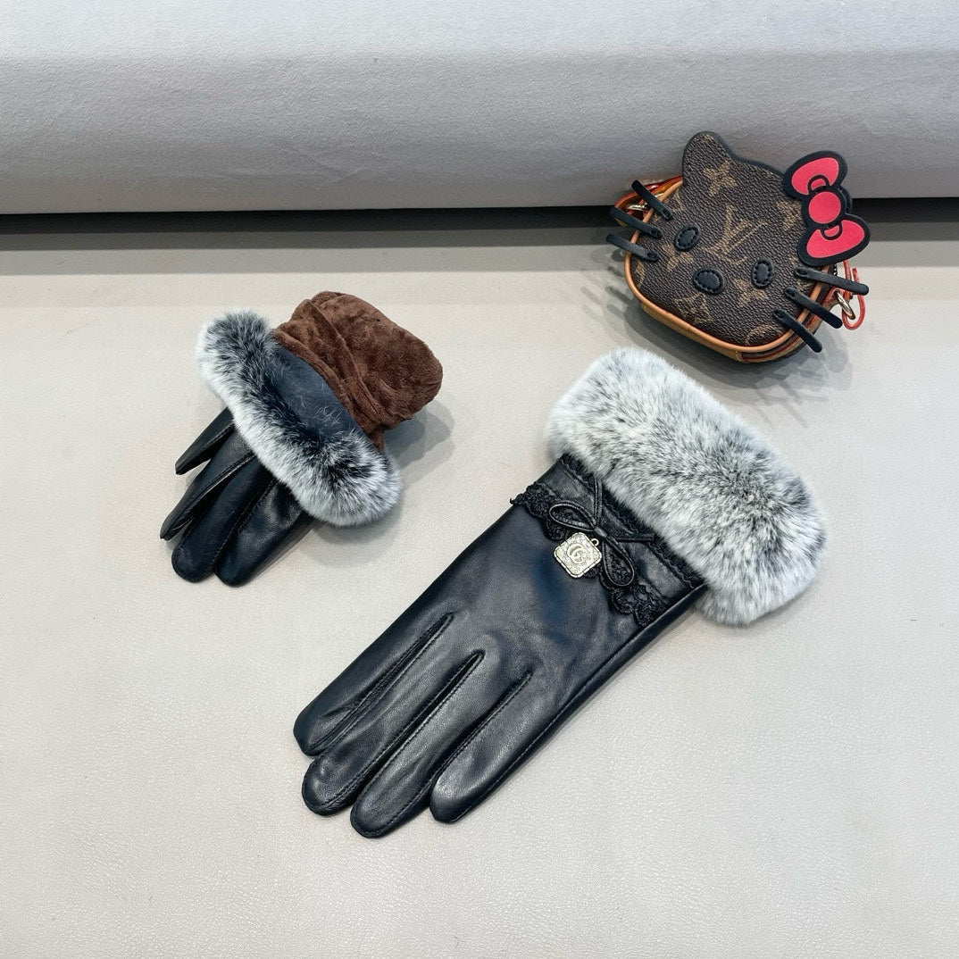 TOUCHSCREEN GLOVES IN BLACK LAMBSKIN AND MINK FUR 460071 mysite