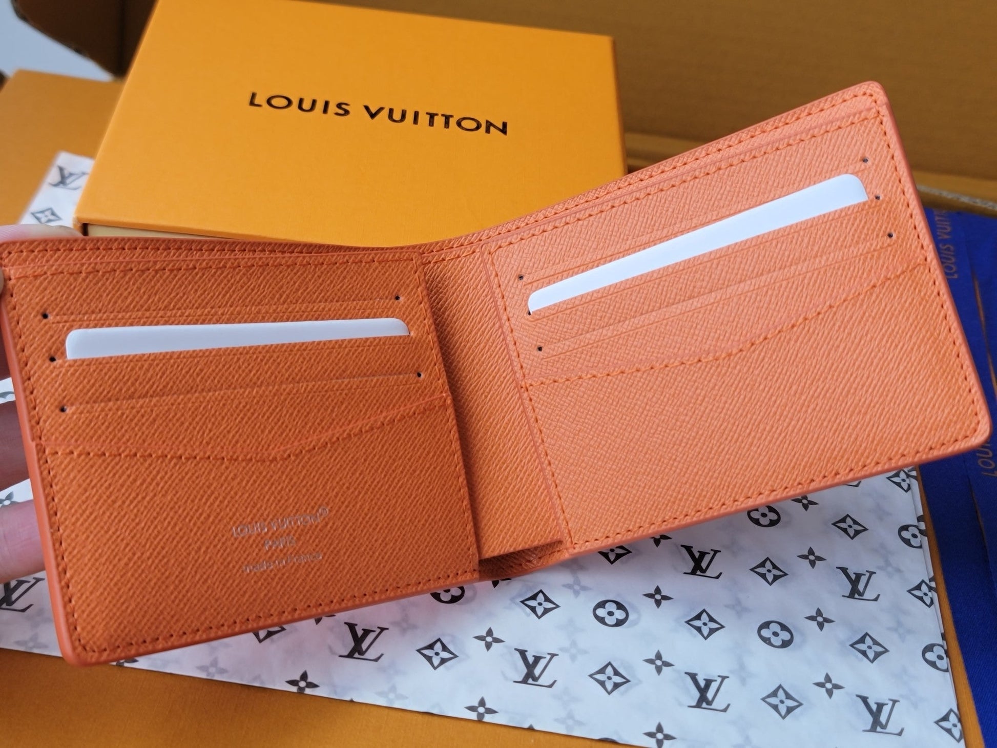 LV Multiple Wallet Featuretiny Sport Scenes Printed Cowhide mysite