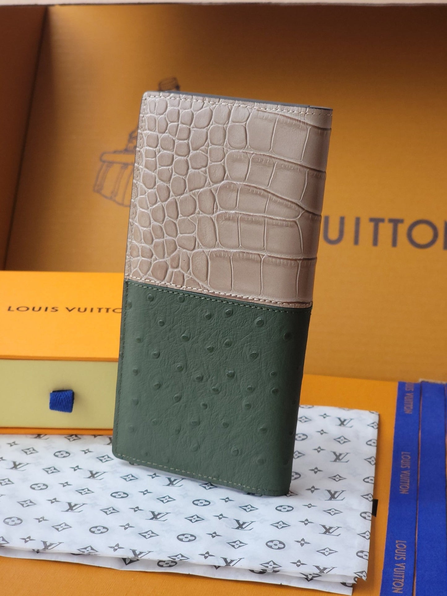 LV M84668 Brazza Wallet Multicolor Alligator Ostrich Calfskin mysite