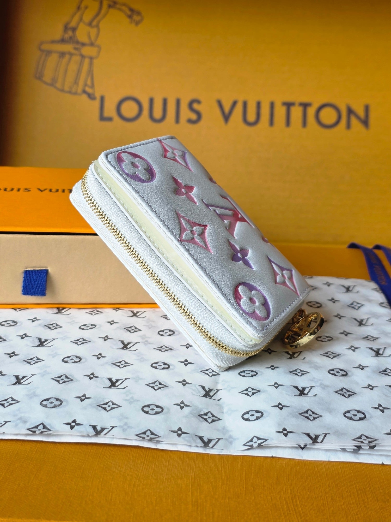 M25601 Lou Wallet  11.5cm Dream Beige Monogram Embossed Lambskin- Light GHW mysite