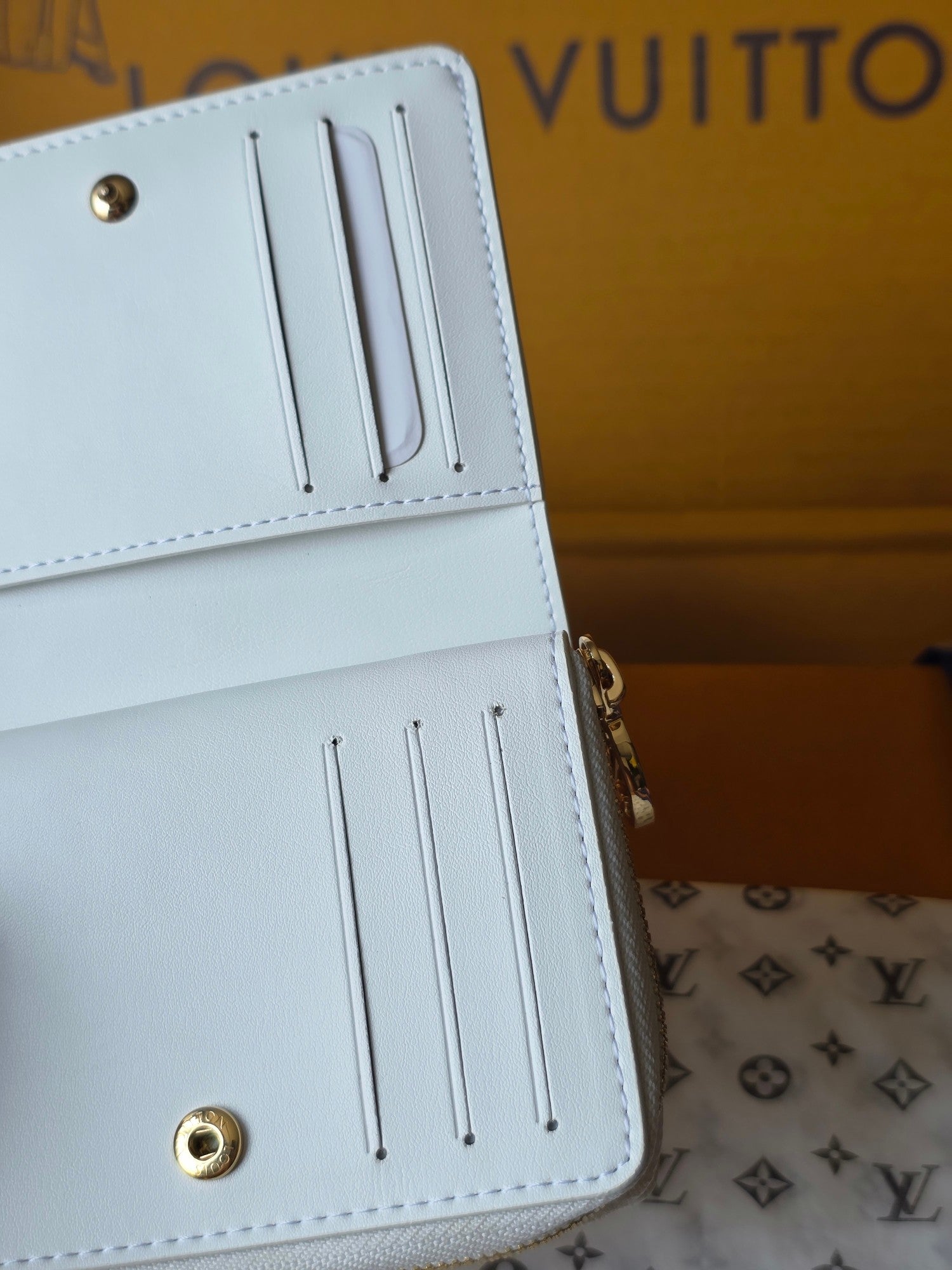 M25601 Lou Wallet  11.5cm Dream Beige Monogram Embossed Lambskin- Light GHW mysite