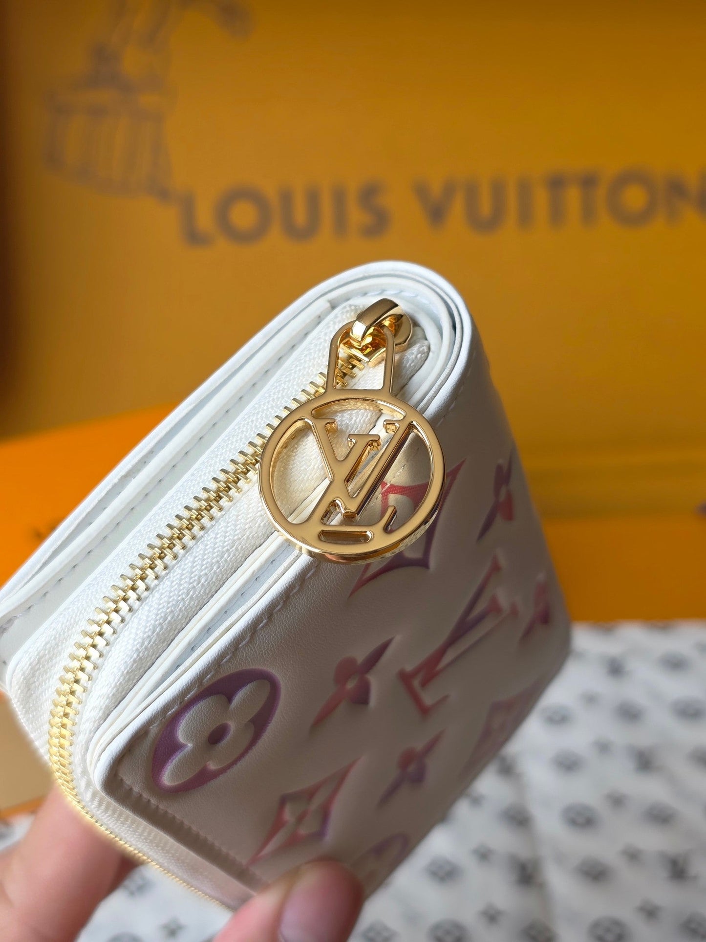 M25601 Lou Wallet  11.5cm Dream Beige Monogram Embossed Lambskin- Light GHW mysite