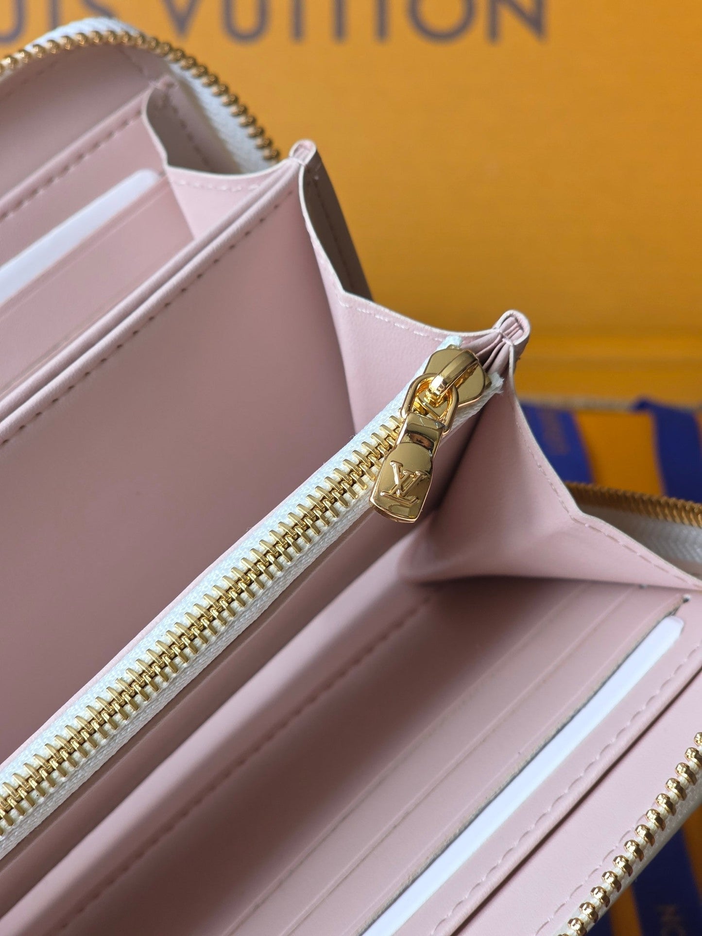 LV M15091 Zippy Wallet 19.5cm Dream Beige Monogram Embossed Lambskin- Light GHW mysite