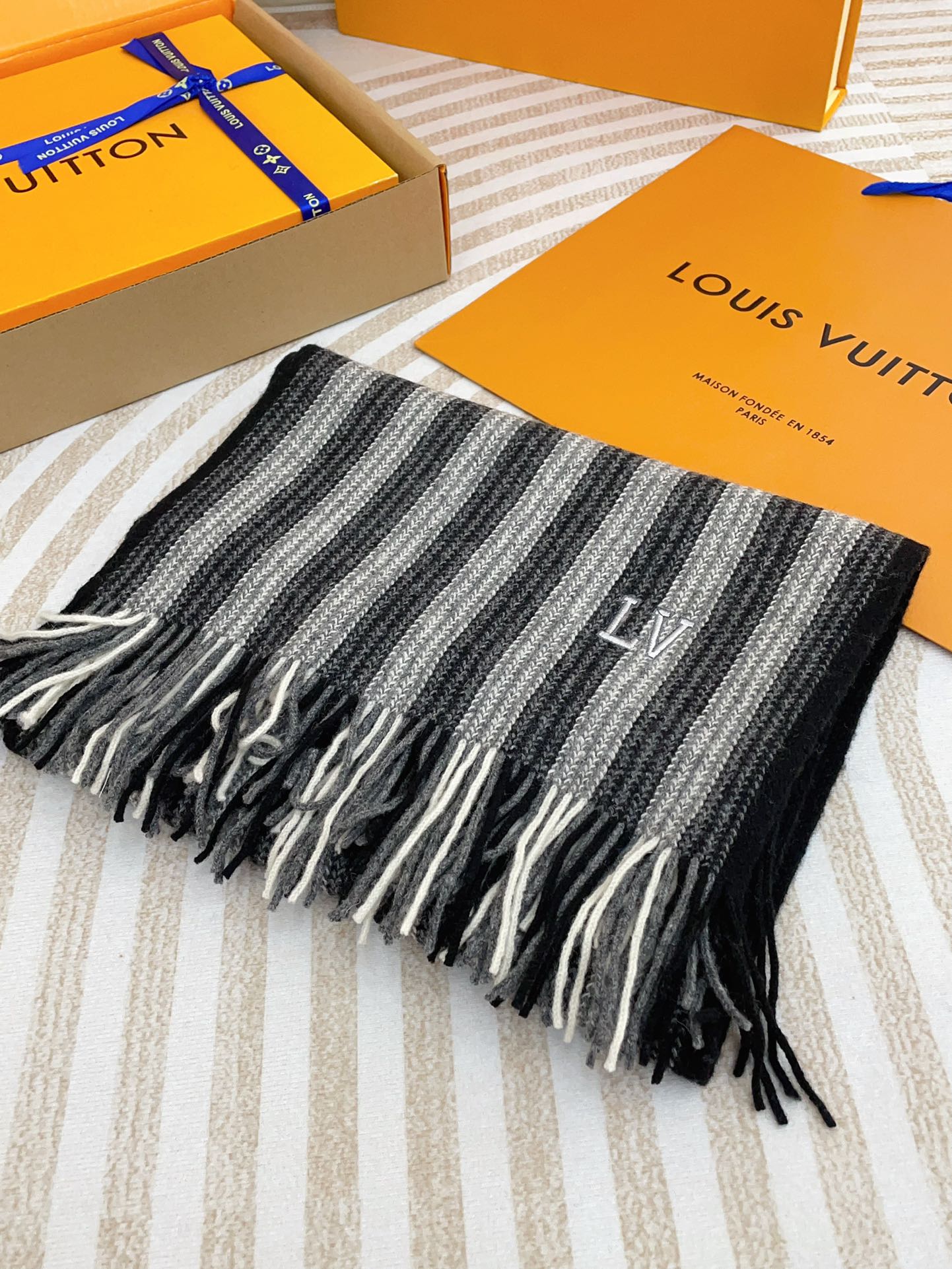 KNITTED SCARF 180 CM IN BLACK MIX GRAY CASHMERE 388179 mysite