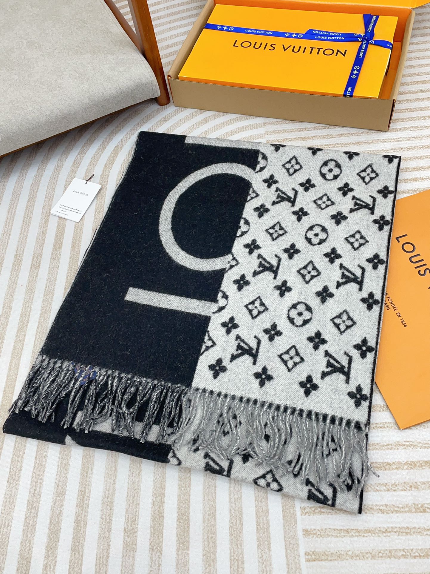 MONOGRAM SCARF 210 CM IN BLACK MIX WHITE CASHMERE 398283 mysite