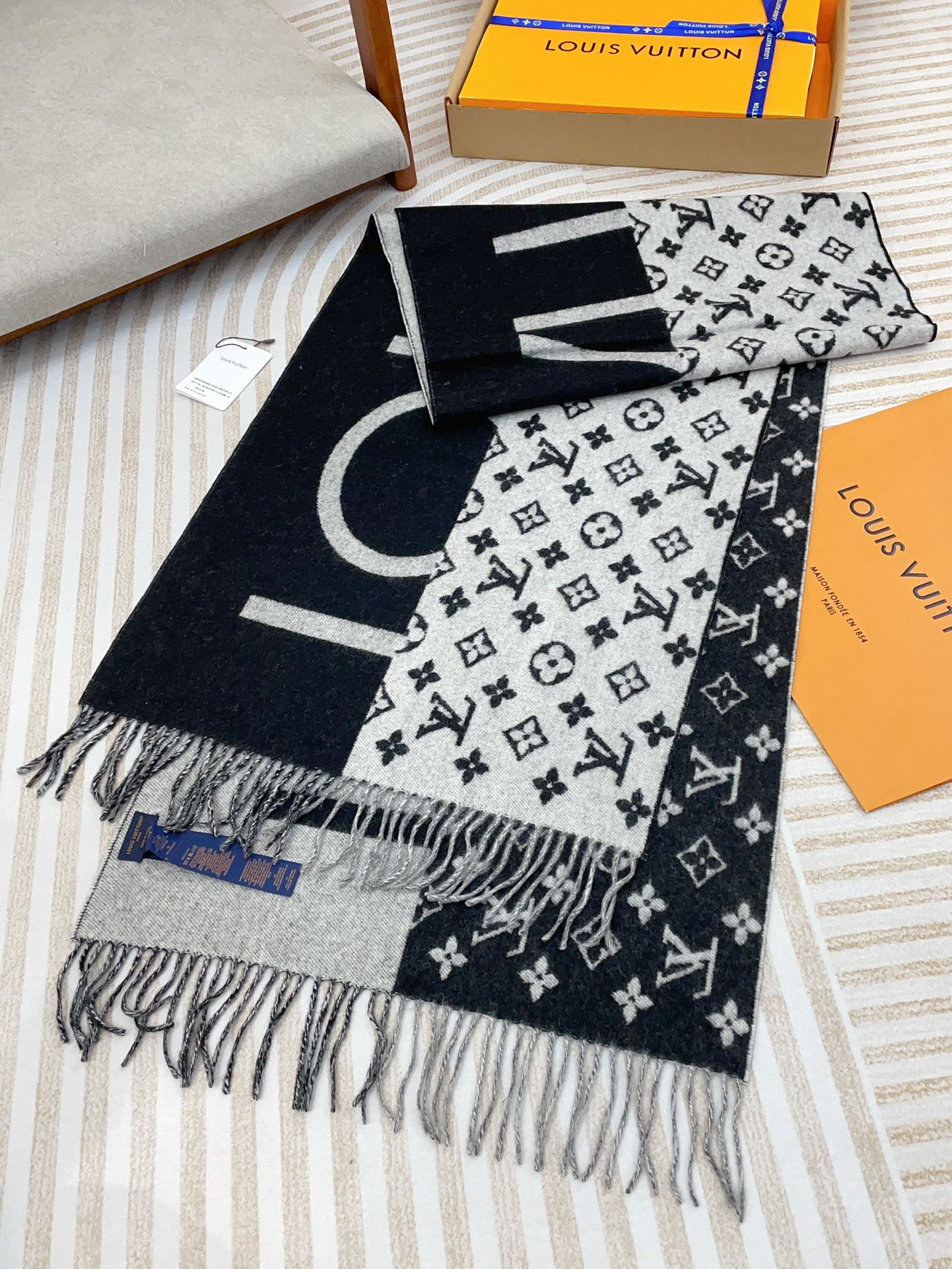 MONOGRAM SCARF 210 CM IN BLACK MIX WHITE CASHMERE 398283 mysite