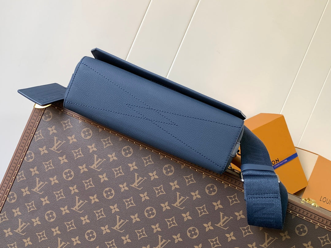 LV Takeoff Messenger 28cm Navy Blue Cowhide mysite
