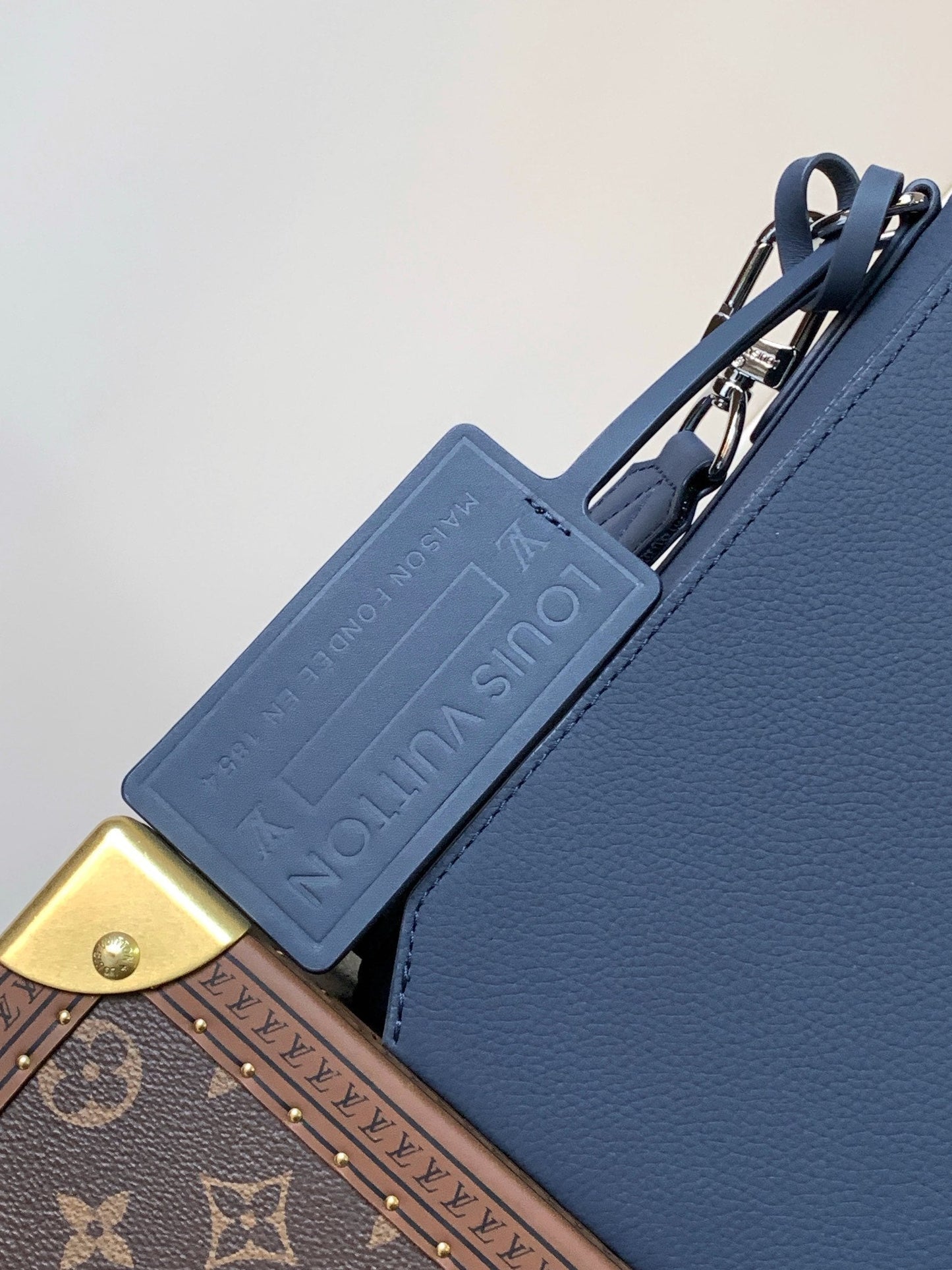 LV Takeoff Messenger 28cm Navy Blue Cowhide mysite