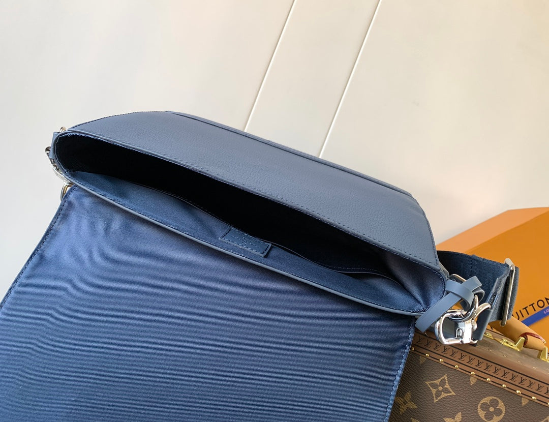LV Takeoff Messenger 28cm Navy Blue Cowhide mysite