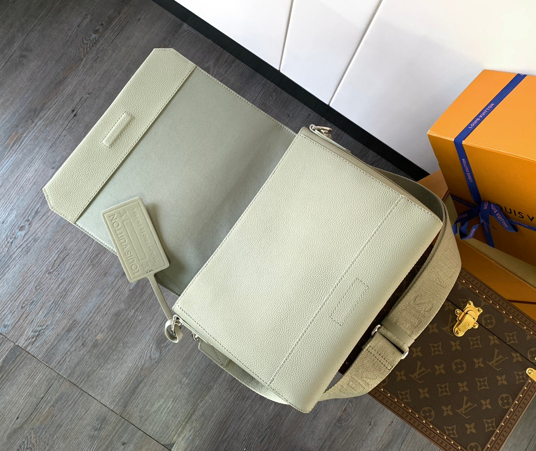 LV Takeoff Messenger 28cm Asphalt Gray Cowhide mysite