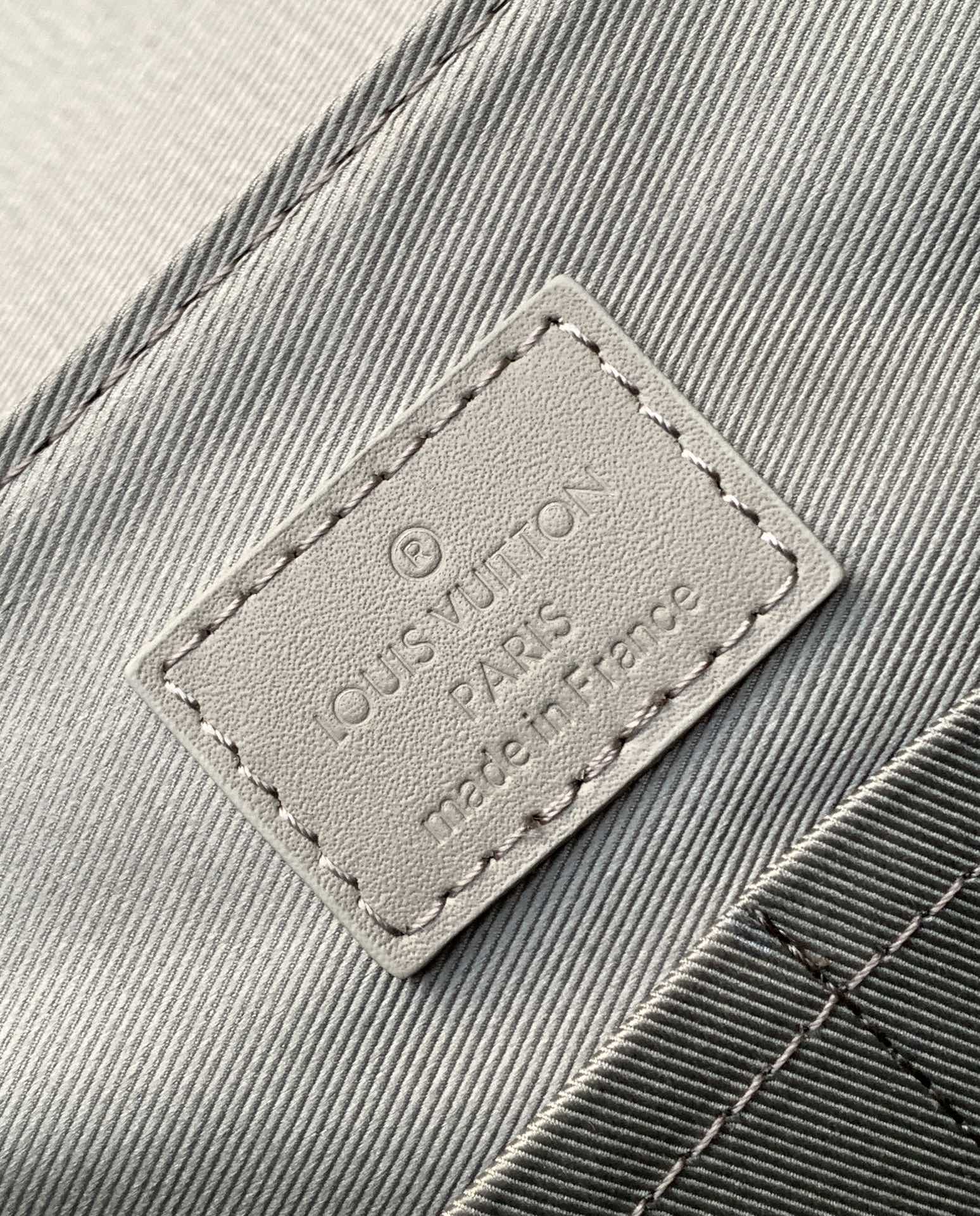 LV Takeoff Messenger 28cm Asphalt Gray Cowhide mysite