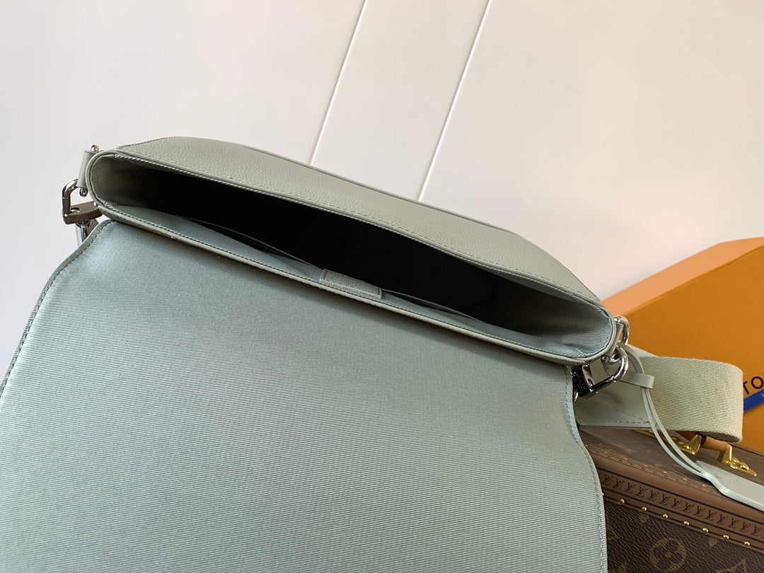 LV Takeoff Messenger 28cm Asphalt Gray Cowhide mysite