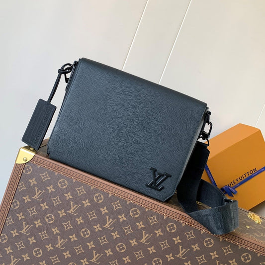 LV Takeoff Messenger 28cm Black Cowhide mysite