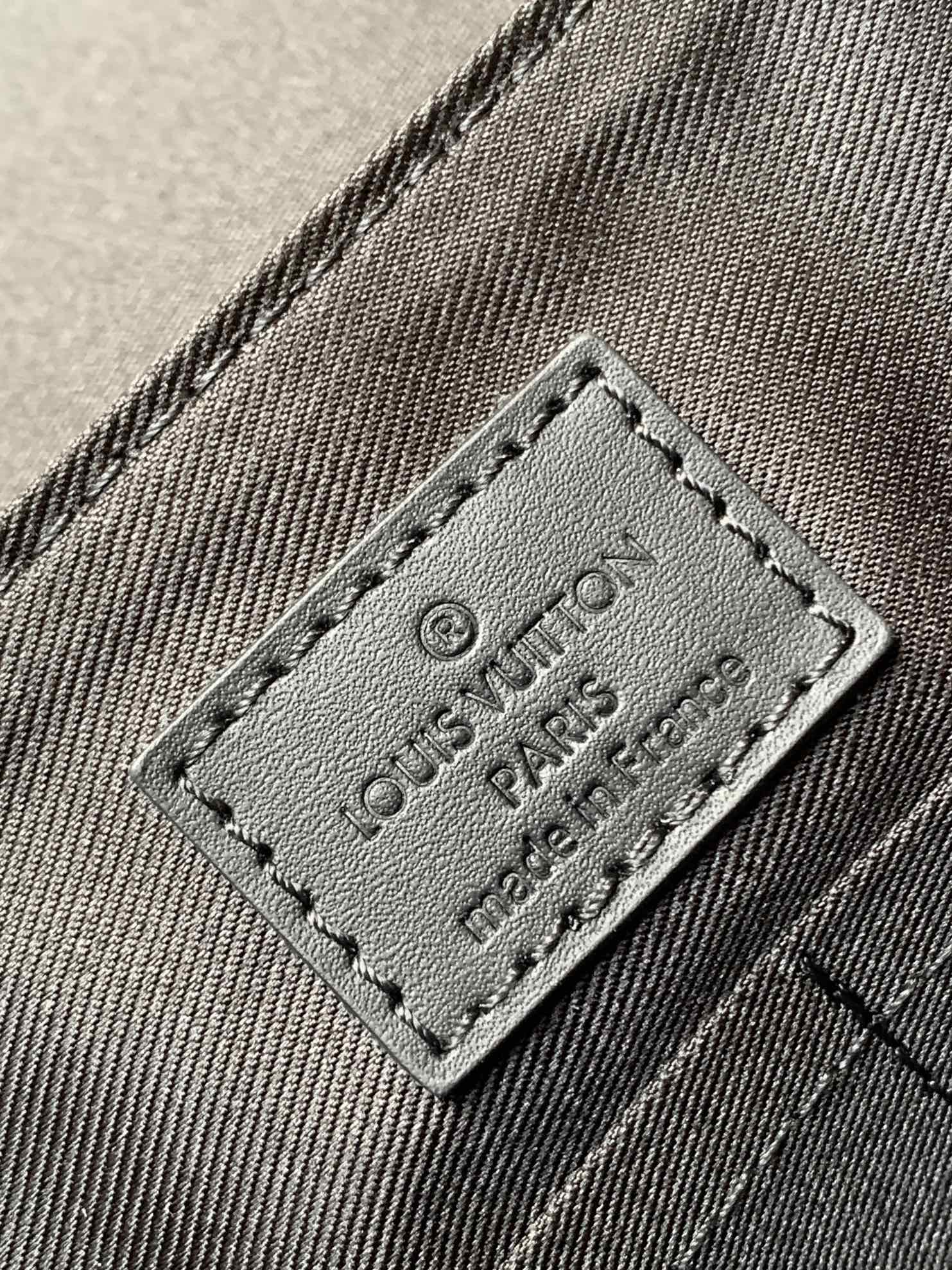 LV Takeoff Messenger 28cm Black Cowhide mysite