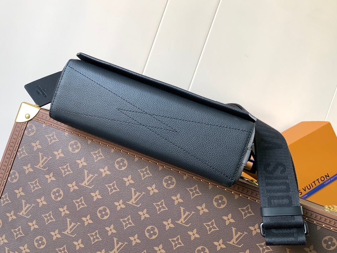 LV Takeoff Messenger 28cm Black Cowhide mysite