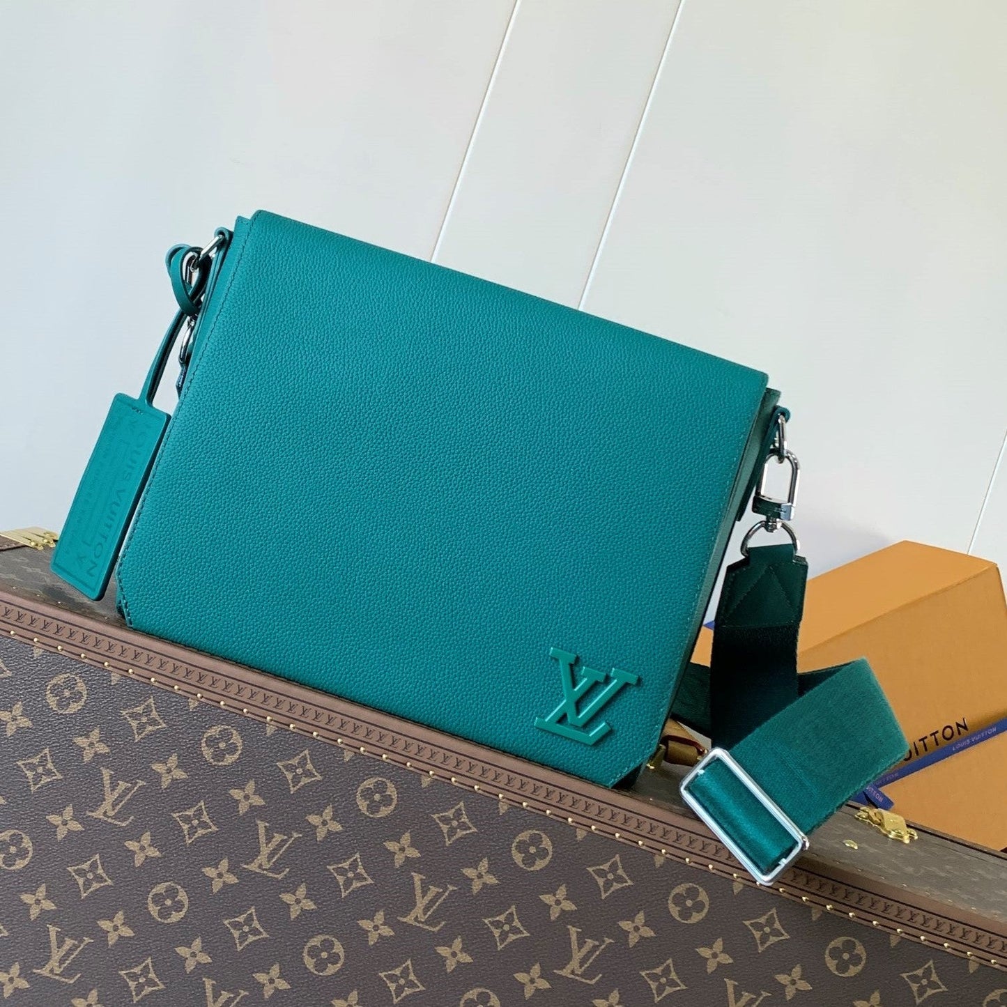 LV Takeoff Messenger 28cm EverGreen Cowhide mysite