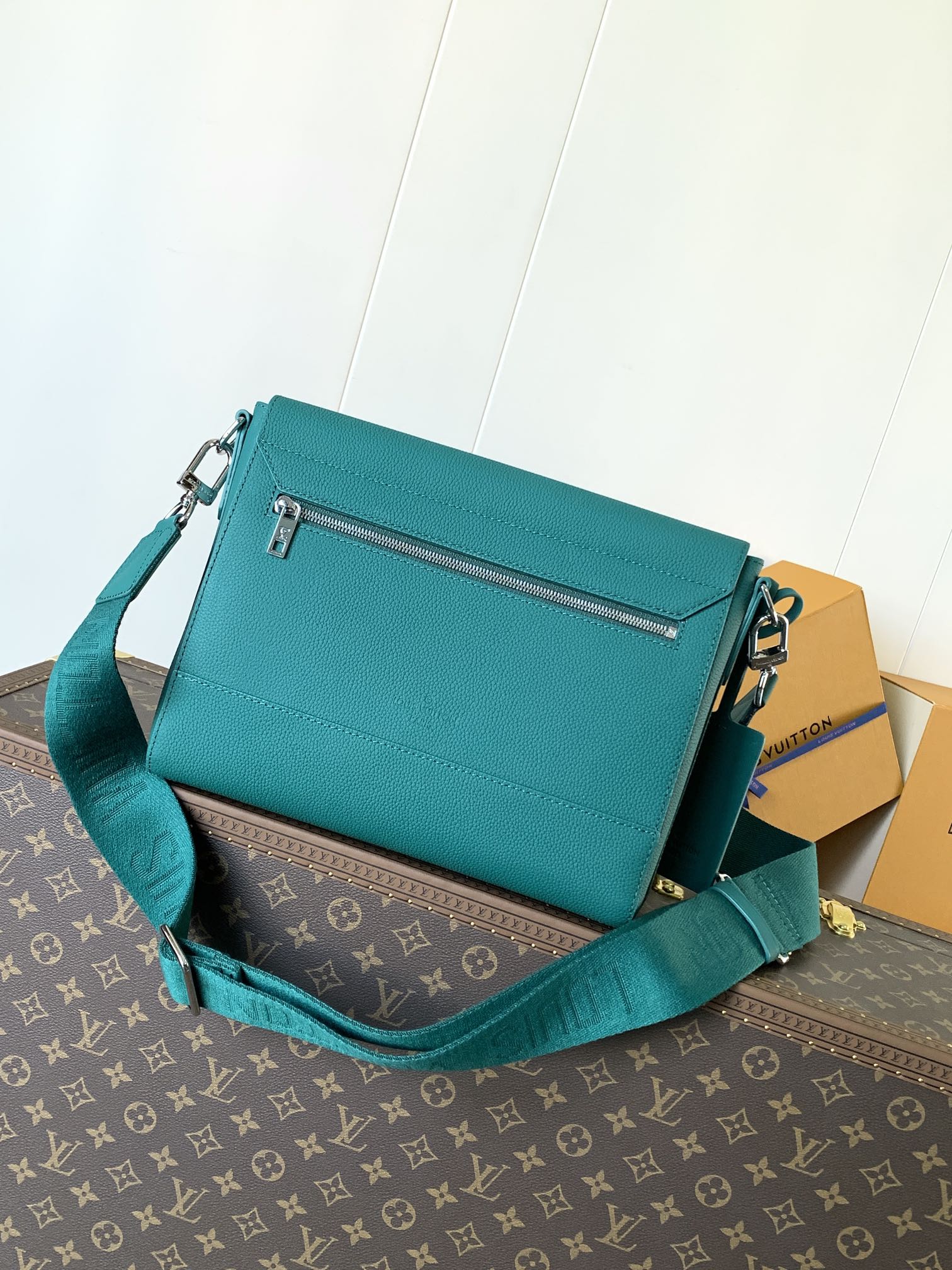 LV Takeoff Messenger 28cm EverGreen Cowhide mysite