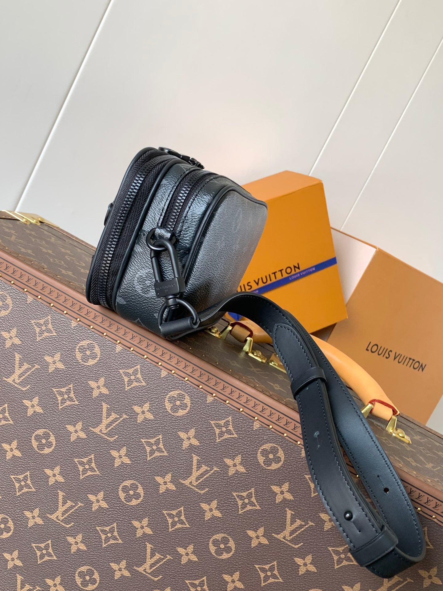 LV Nano Alpha 18.5 cm Black Monogram Eclipse Canvas mysite