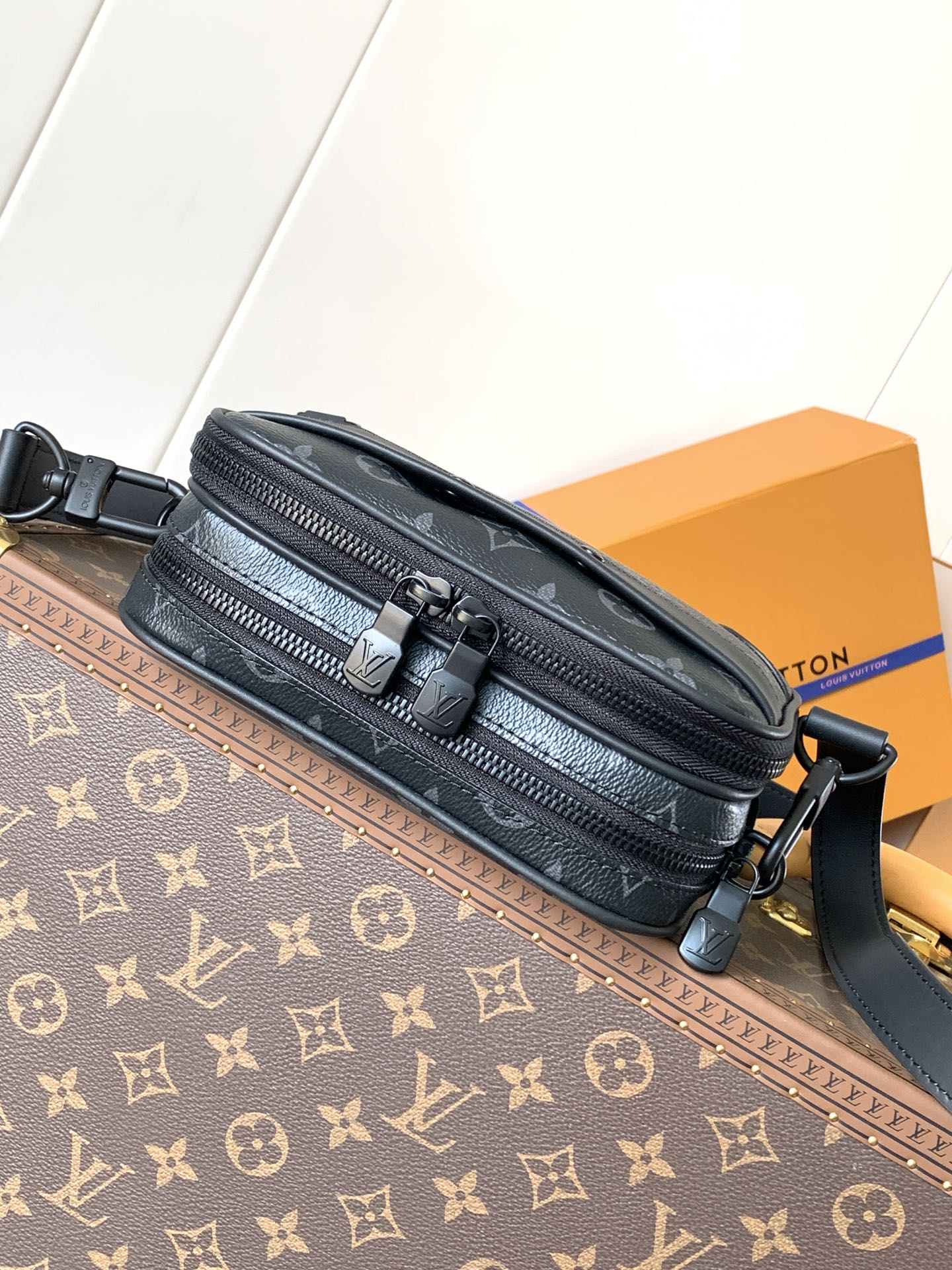 LV Nano Alpha 18.5 cm Black Monogram Eclipse Canvas mysite