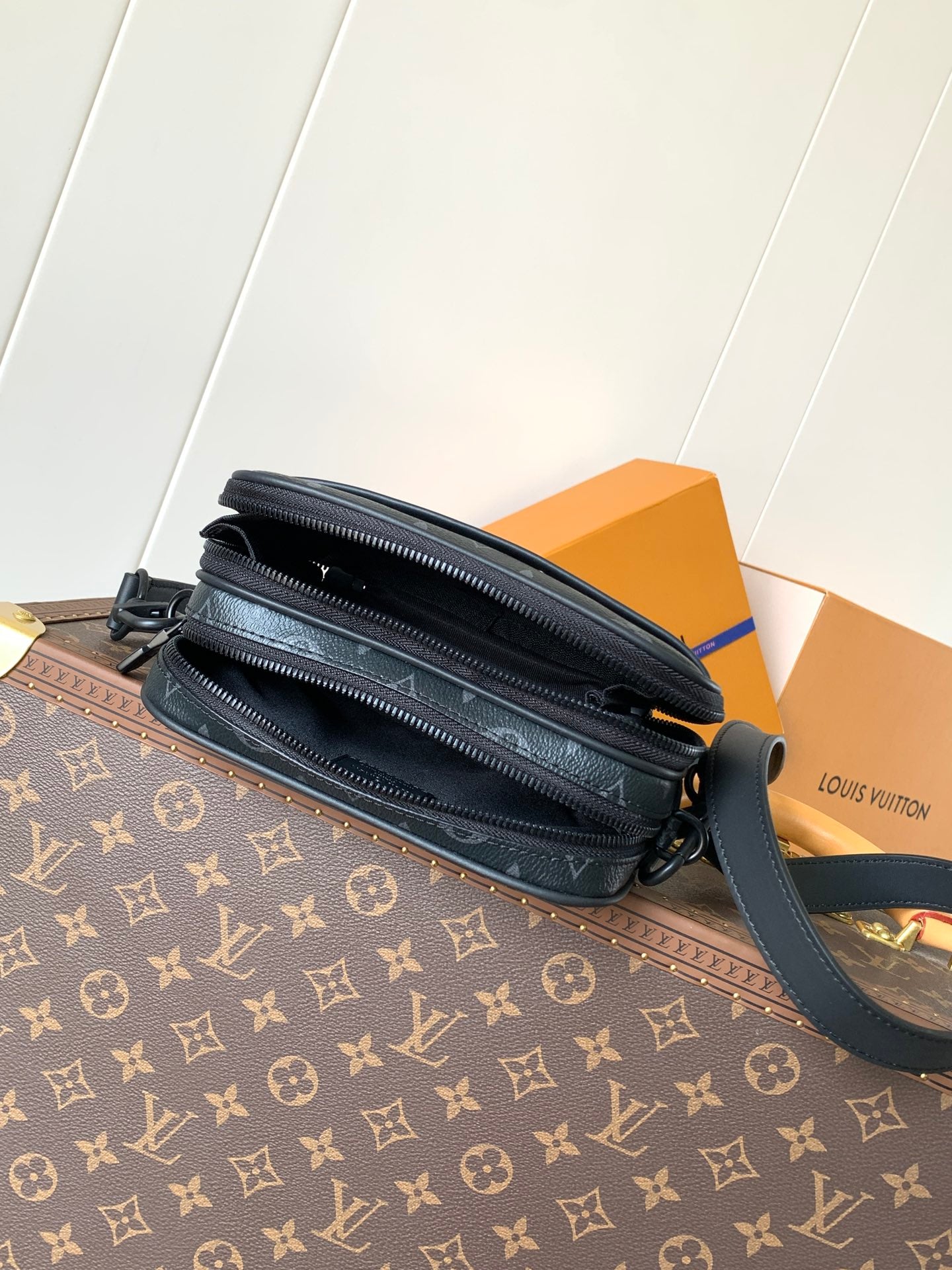 LV Nano Alpha 18.5 cm Black Monogram Eclipse Canvas mysite