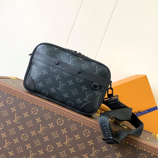 LV Alpha Messenger 24cm Black Monogram Eclipse Canvas mysite