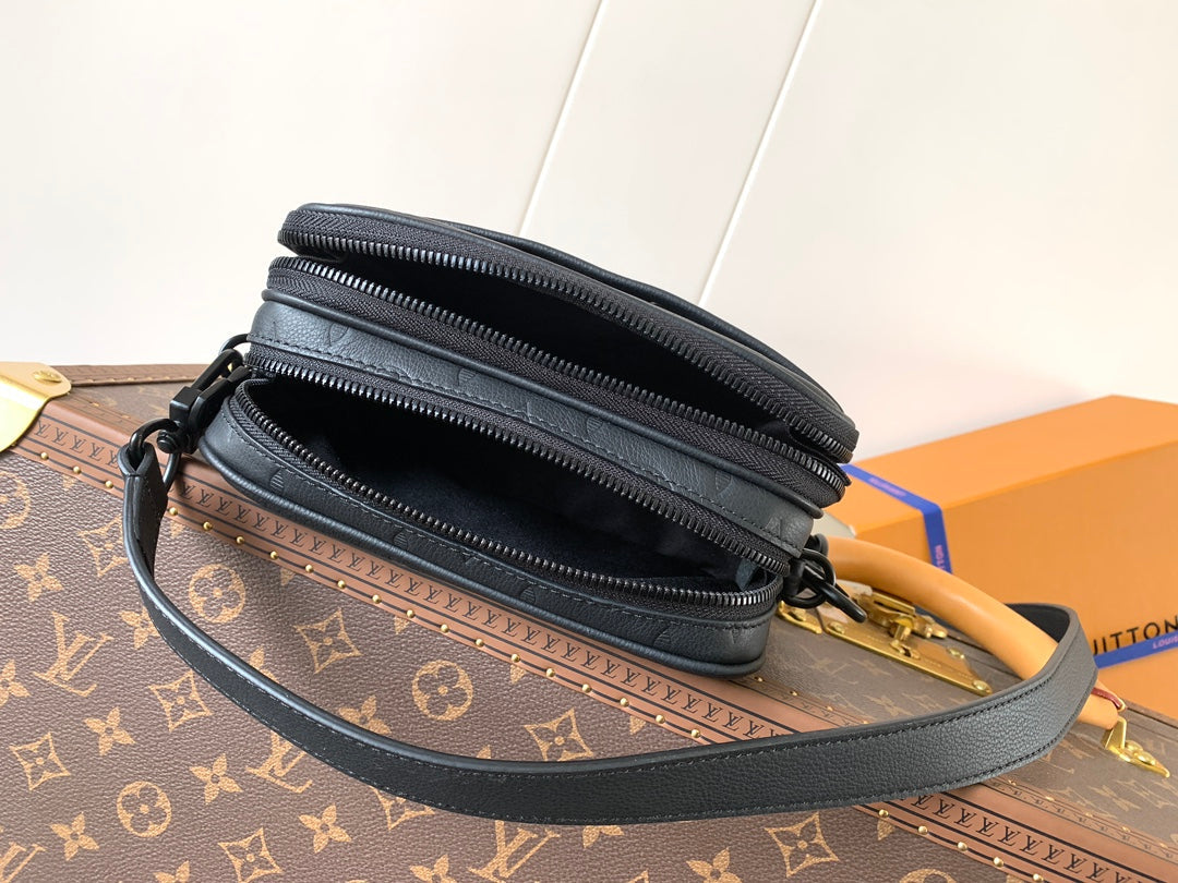 LV Nano Alpha 18.5 cm Black Monogram Embossed Shadow Cowhide mysite