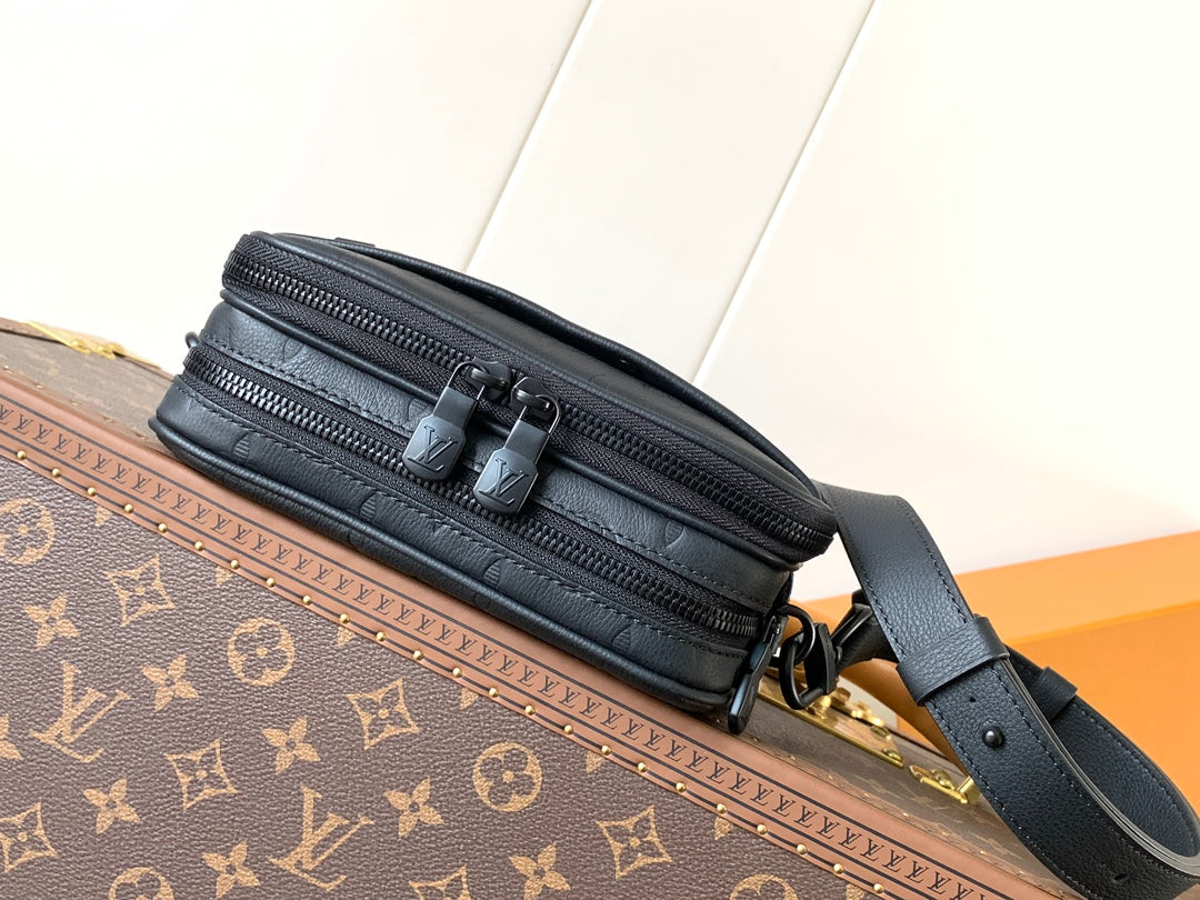 LV Nano Alpha 18.5 cm Black Monogram Embossed Shadow Cowhide mysite