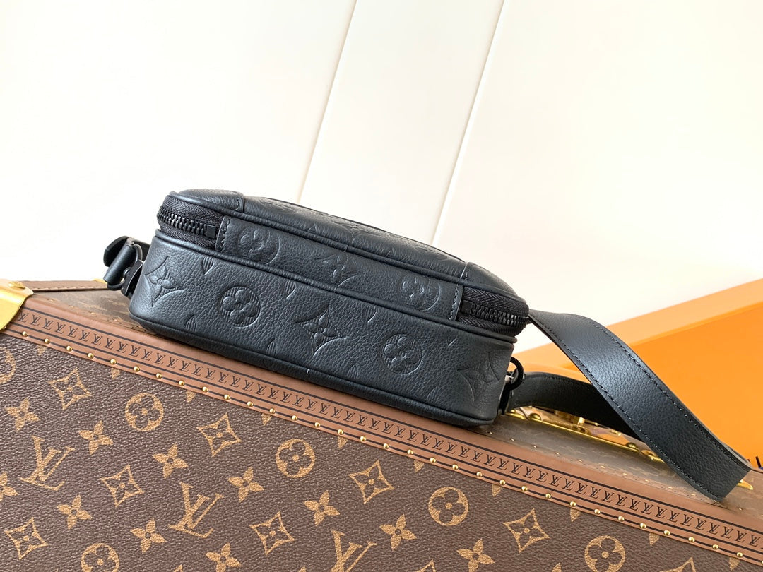 LV Nano Alpha 18.5 cm Black Monogram Embossed Shadow Cowhide mysite
