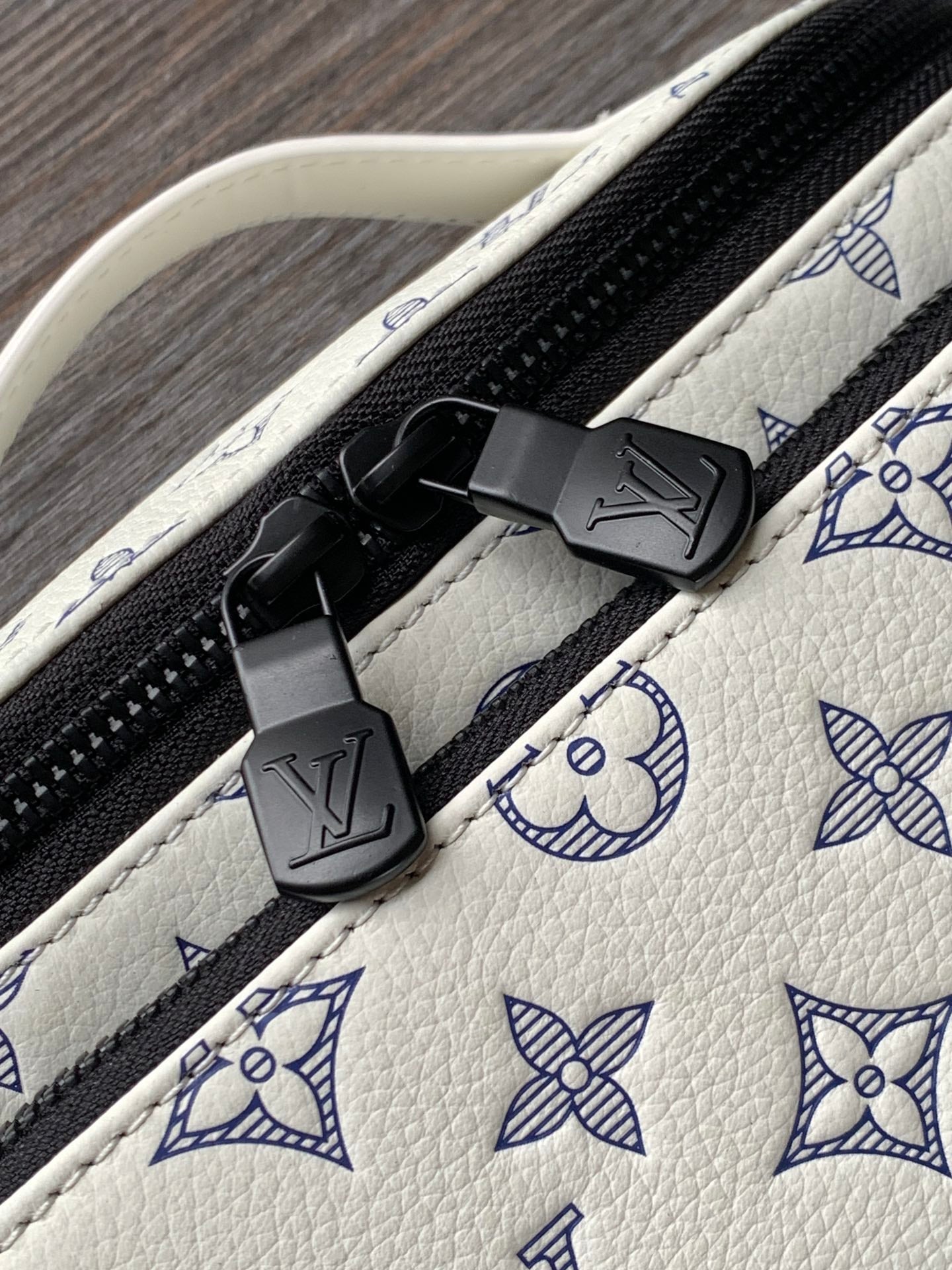 LV M25227 Rush Bumbag White Monogram Shadow Calfskin mysite