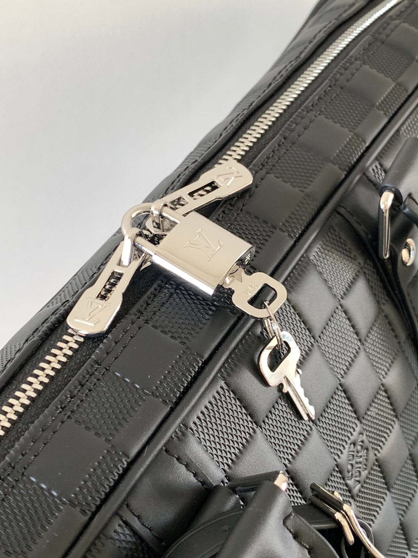 LV Porte-Documents Voyage Black Damier Infini leather mysite