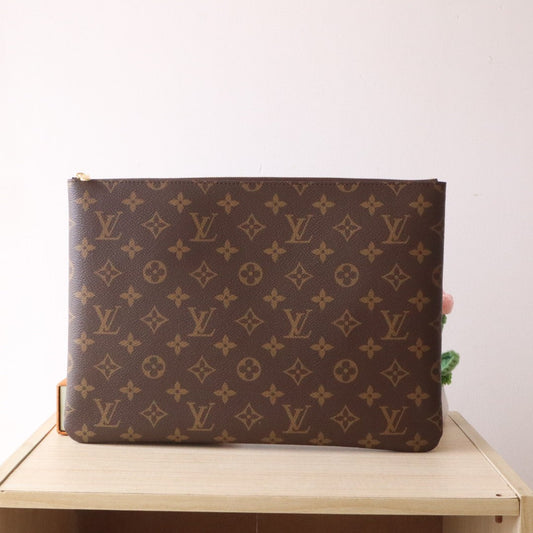 LV Pochette Clés 33cm Brown Monogram Canvas GHW mysite
